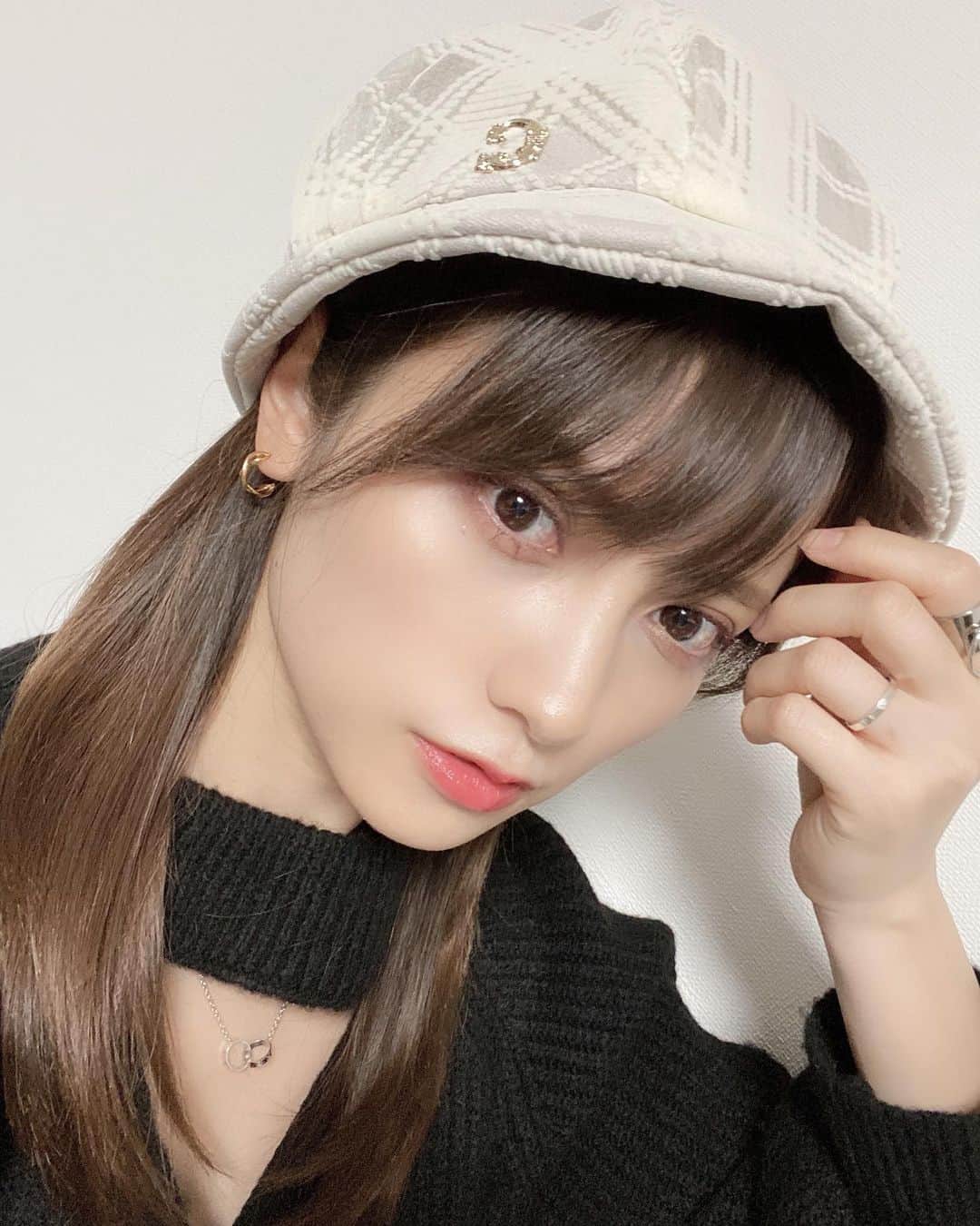 のインスタグラム：「帽子買った〜👒  #桃月なしこ #なしこたそ #CA4LA」