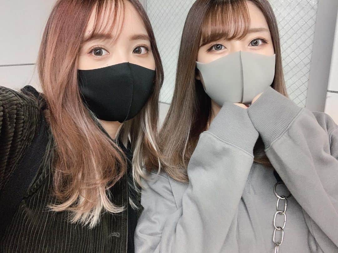 郷杏樹のインスタグラム：「. お互い引きこもりすぎて なかなか会わないけど、 LINEは常にしてる😴笑 あと意味のない電話📞 . .」