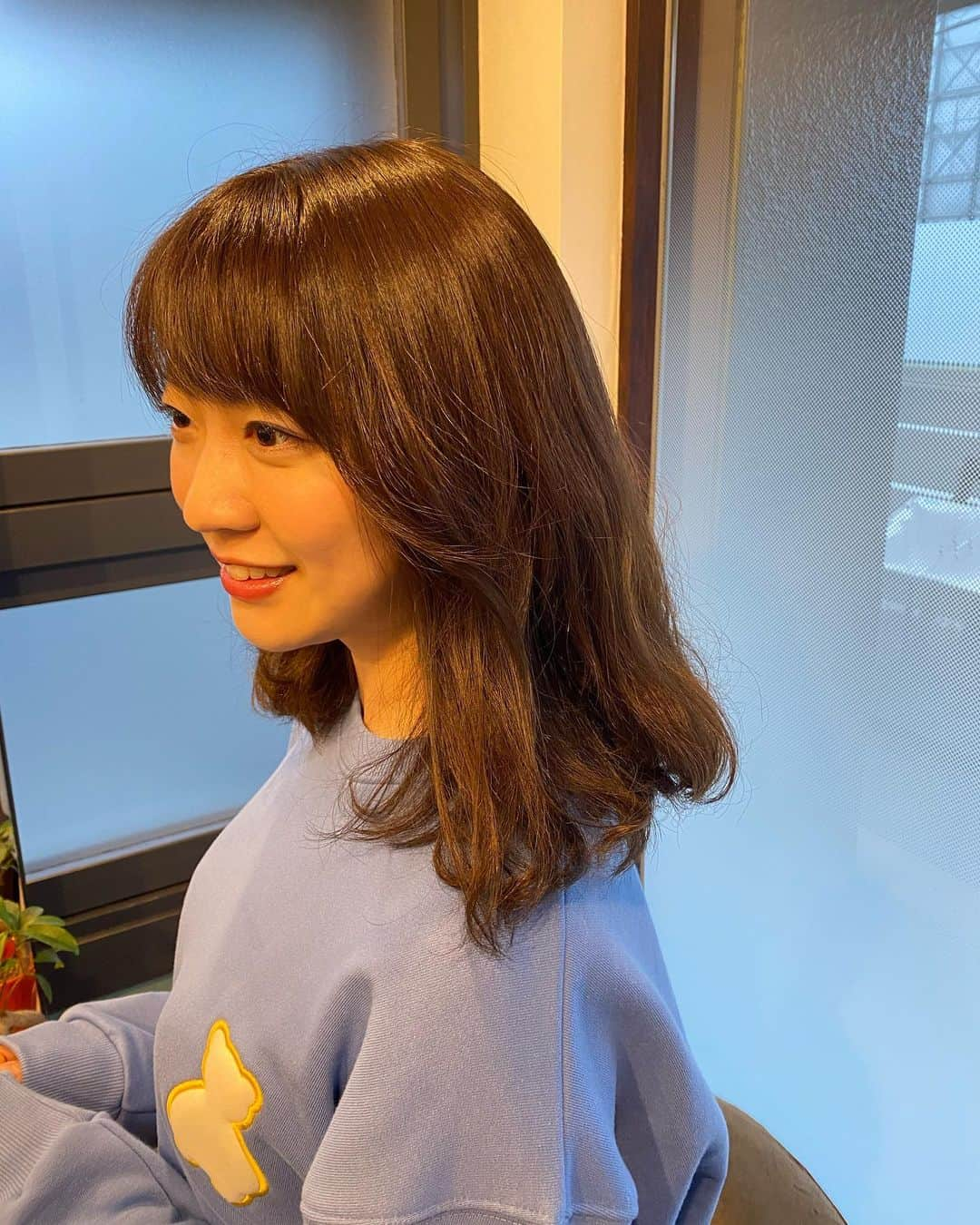 湯浅知里さんのインスタグラム写真 - (湯浅知里Instagram)「♡♡ . . . #ヘアカラー してきました🧸🎈 #スモーキーミント 🍃 . 今回はヘッドマッサージを追加✨ #クリームバス  アロマを選んで、、気付いたら1時間ほど爆睡してました、、。 . あ〜気持ち良かったぁあ❣️ . . aura水戸さんありがとうございました〜‼︎ . #美容室 #美容室好き #aura #金柑紅茶 と#ハーブティー #美味しかった #ヘアカラー #ヘッドスパ #湯浅知里 . . #シゲルピンクダイヤ 2着嬉しい🥺💎✨ さ〜て、明日の予想始めよう😆💕 #ソダシ」12月12日 20時53分 - chisato.y515