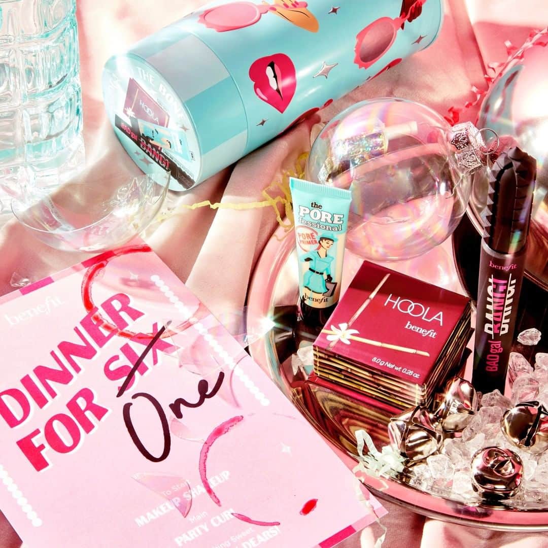 Benefit Cosmetics UKさんのインスタグラム写真 - (Benefit Cosmetics UKInstagram)「Who would have thought we'd be throwing Christmas parties for one this year?! But don't worry boo, we got you. Who needs bars and clubs anyway... 🙋‍♀️😄 Cheers, My Dears!」12月12日 21時02分 - benefitcosmeticsuk