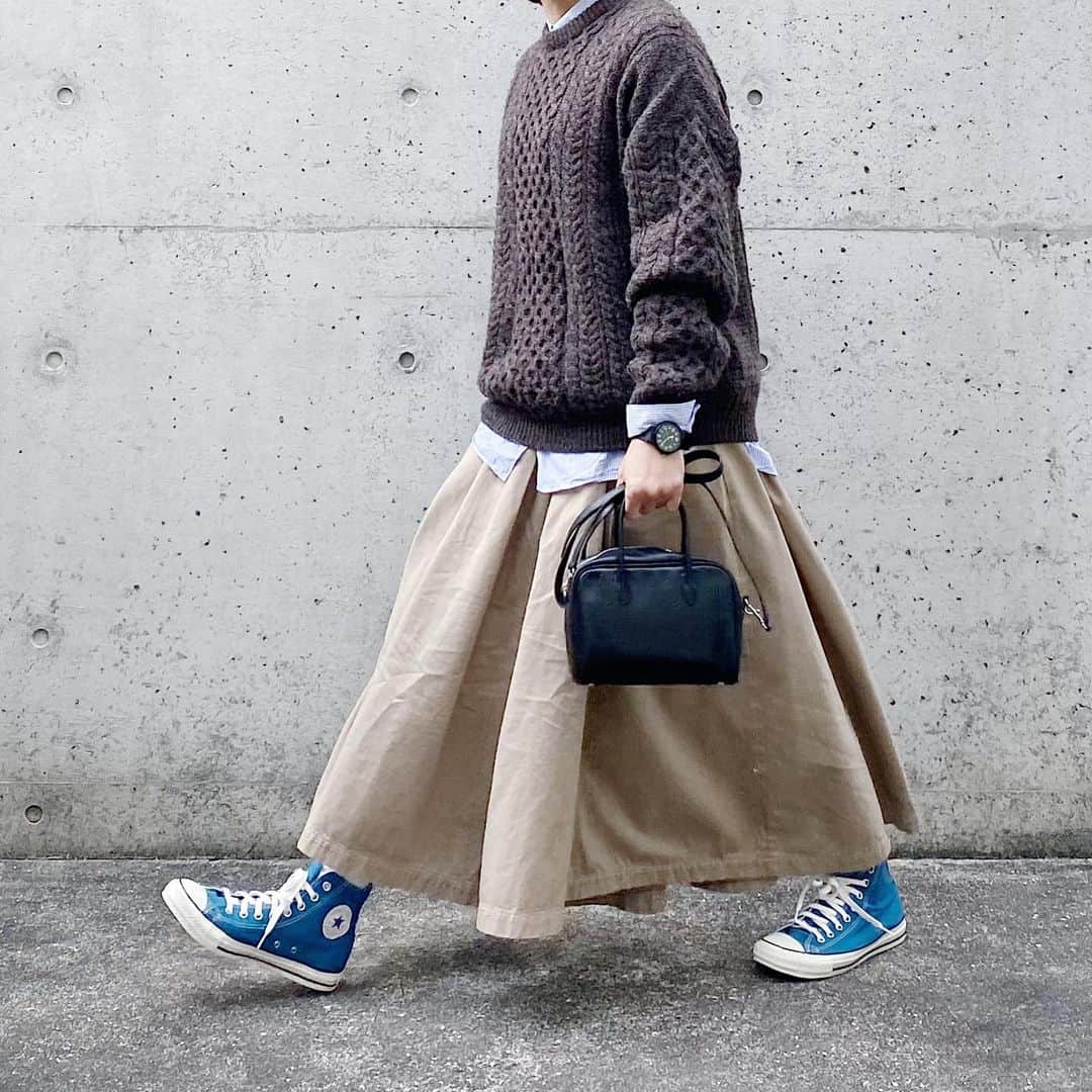 ryokoさんのインスタグラム写真 - (ryokoInstagram)「▪︎ . 茶系と青 . . . knit #vintageclothing  shirt #commedesgarconsshirt  bottoms #harvesty shoes #converse  bag #artsandscience」12月12日 20時58分 - ryo___ka