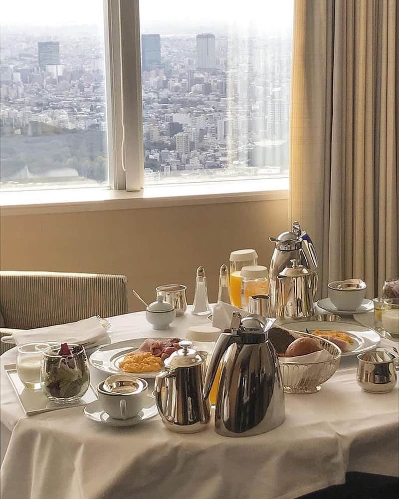 Park Hyatt Tokyo / パーク ハイアット東京さんのインスタグラム写真 - (Park Hyatt Tokyo / パーク ハイアット東京Instagram)「Mornings were made for moments like this. Enjoy breakfast in your room at @parkhyatttokyo before exploring our great city.  1日の始まりをルームサービスの優雅な朝食とともに。ステイならではの贅沢です。  📸 : @yuki0111  Share your own images with us by tagging @parkhyatttokyo  ————————————————————— #parkhyatttokyo#luxuryispersonal #breakfast #roomservice  #パークハイアット東京 #朝食 #ルームサービス」12月12日 20時58分 - parkhyatttokyo