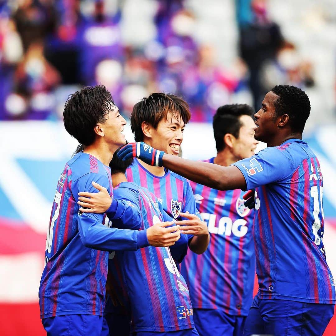 FC東京オフィシャルグッズさんのインスタグラム写真 - (FC東京オフィシャルグッズInstagram)「🔵🔴 vs #サンフレッチェ広島  繋いだ想いを結実させたJ初ゴール。 大きな一勝の決勝点を挙げる。 @fctokyoofficial  #中村帆高  #FC東京 #fctokyo #tokyo」12月12日 21時01分 - fctokyoofficial