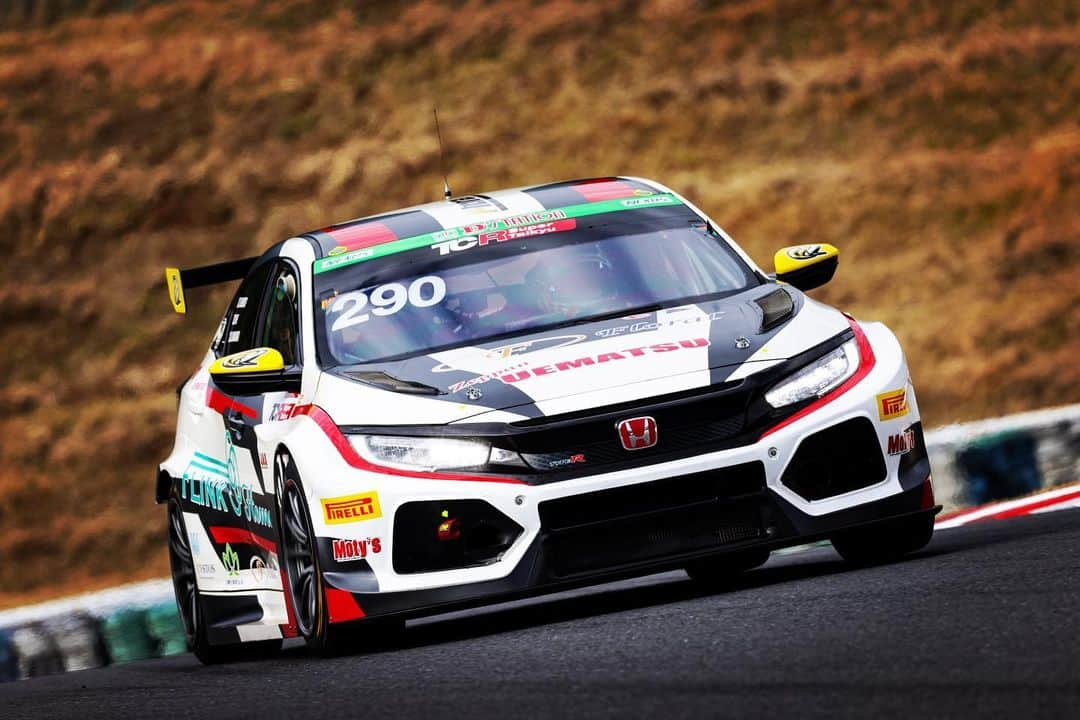 井出有治のインスタグラム：「SUPER TAIKYU  【Round5 Autopolis】  TCRクラス ポールポジション☝🏼  決勝もチーム全員で5時間を集中して戦い、シリーズチャンピオンを目指します。  #supertaikyu #floralracing #zeppan #uematsu #honda #civic #tcr #jas #motys #ktel #japan」