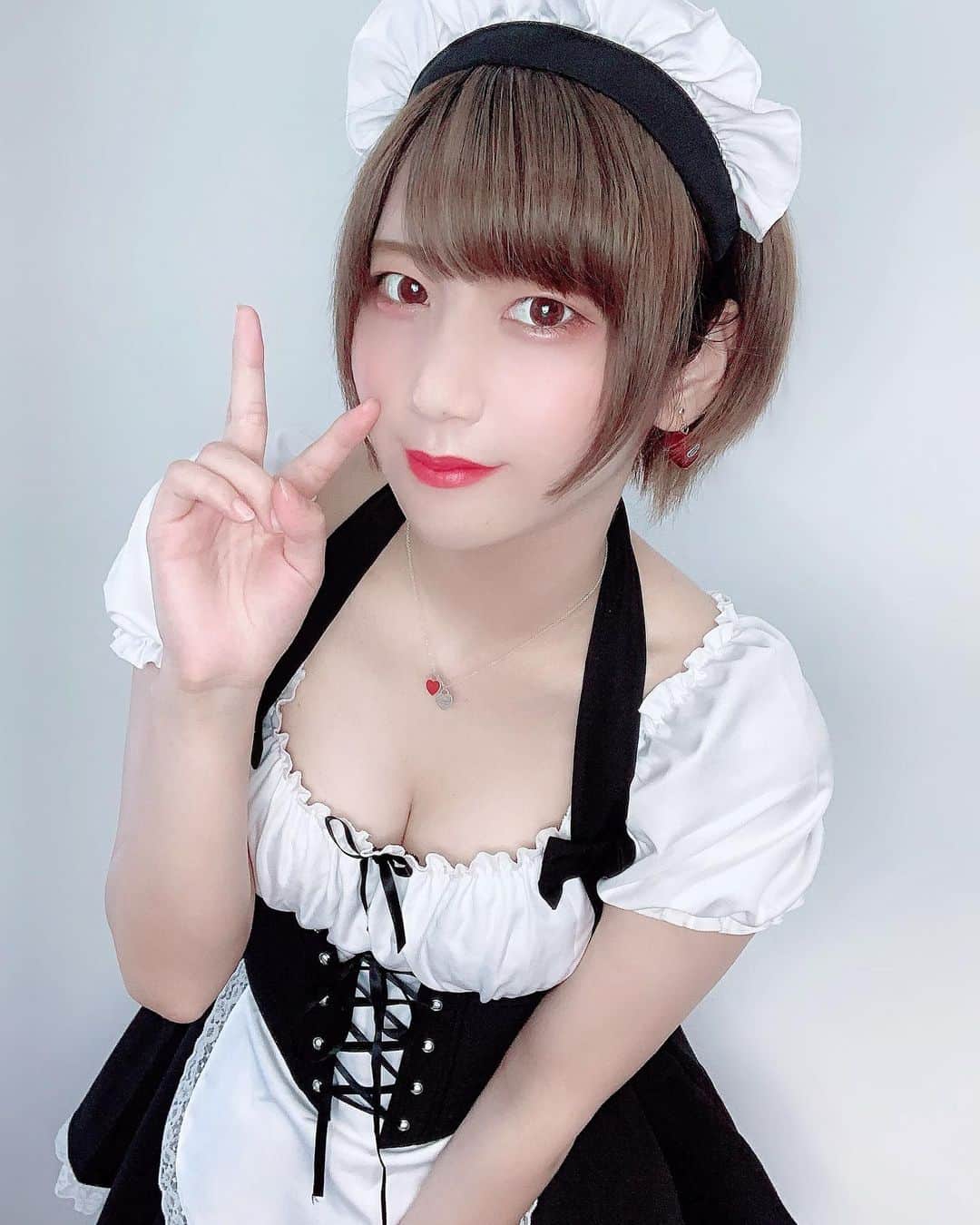 美羽えりのインスタグラム：「ご主人様🎀？ . #メイド #メイド服 #網タイツ #コスプレ #maid #sexy #cosplay  #cosplaygirl #japanesegirl  #東京 #アイドル #方言女子」