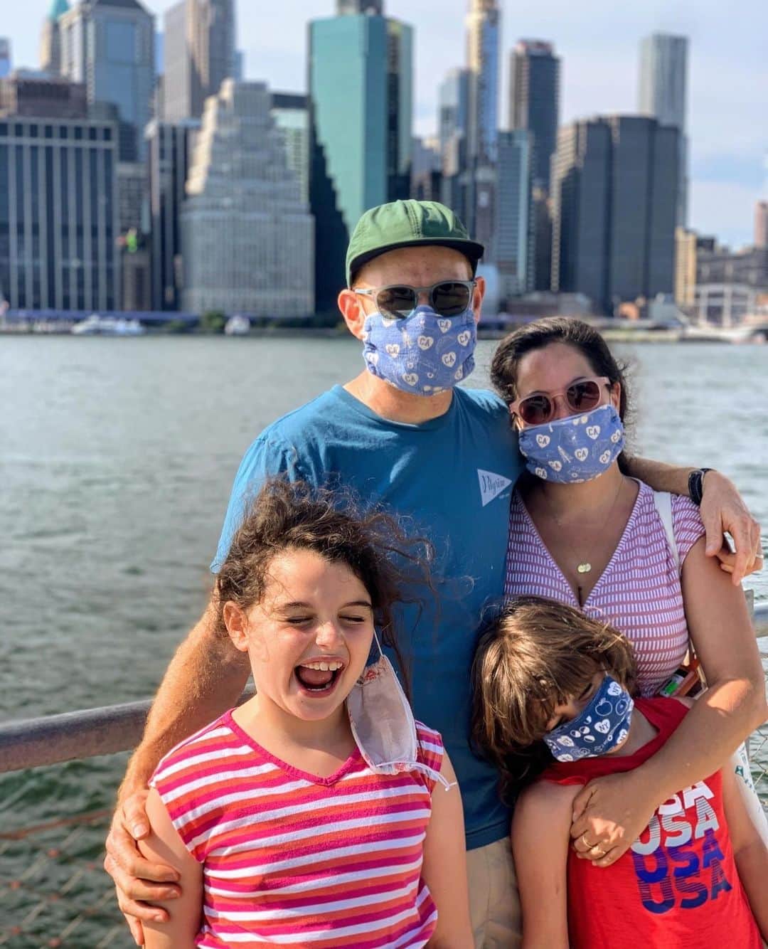 マップトートのインスタグラム：「Here's to a vaccine hopefully coming soon!⁠⠀ Here is a future with no masks!⁠⠀ Here's to kids going to school in person... full time!⁠⠀ Here is to working in an office with people!⁠⠀ Here's to seeing and hugging family and friends!⁠⠀ Here is to a happy and Healthy 2021!⁠⠀ Til then, here is 30% OFF FLASH SALE our website! And FREE SHIPPING!」