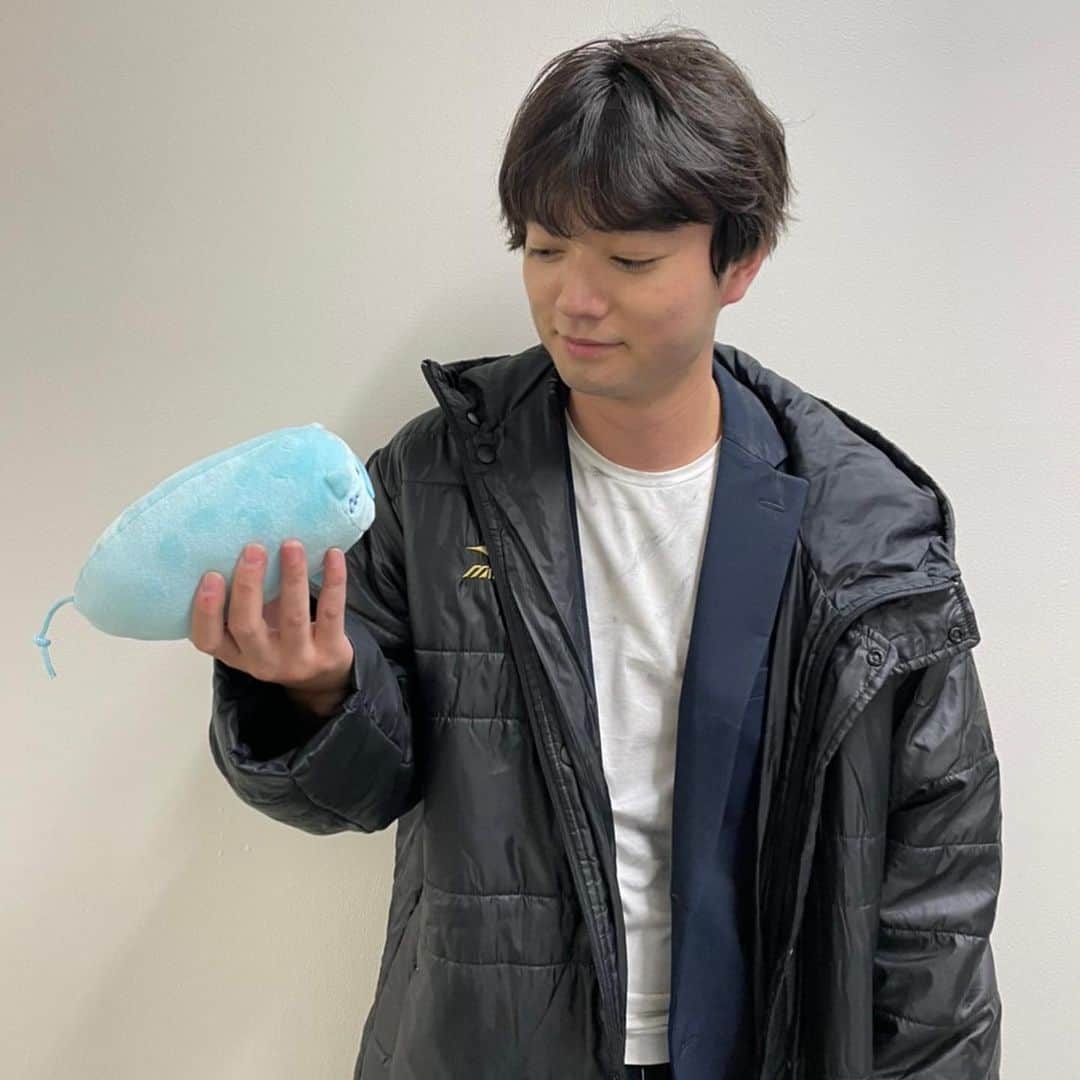 日曜劇場『危険なビーナス』【公式】さんのインスタグラム写真 - (日曜劇場『危険なビーナス』【公式】Instagram)「現場レポート　その76🐖🐖🐖 . . 最終回まで あと...1日🐖 レポートもあと少し🐷❣️ . 本日はブルーナスが潜入...明人さーん‼️ ご無事ですか😭⁉️ . . みんな探してますよ😳💦 . 優しい眼差しが素敵です✨ . ついに完結‼️ . 全ての謎が明らかになる最終回は明日よる9時です‼️お見逃しなく👀‼️ . . . . #日曜劇場 #危険なビーナス #東野圭吾 #ブーナス #ブルーナス #ブーナスの現場レポート #妻夫木聡 #吉高由里子 #ディーンフジオカ #染谷将太 #中村アン #堀田真由 #結木滉星 #福田麻貴 #3時のヒロイン #R指定 #CreepyNuts #麻生祐未 #坂井真紀 #安蘭けい #田口浩正 #池内万作 #栗田芳宏 #栗原英雄 #斉藤由貴 #戸田恵子 #小日向文世」12月12日 21時32分 - kikenna_venus_tbs