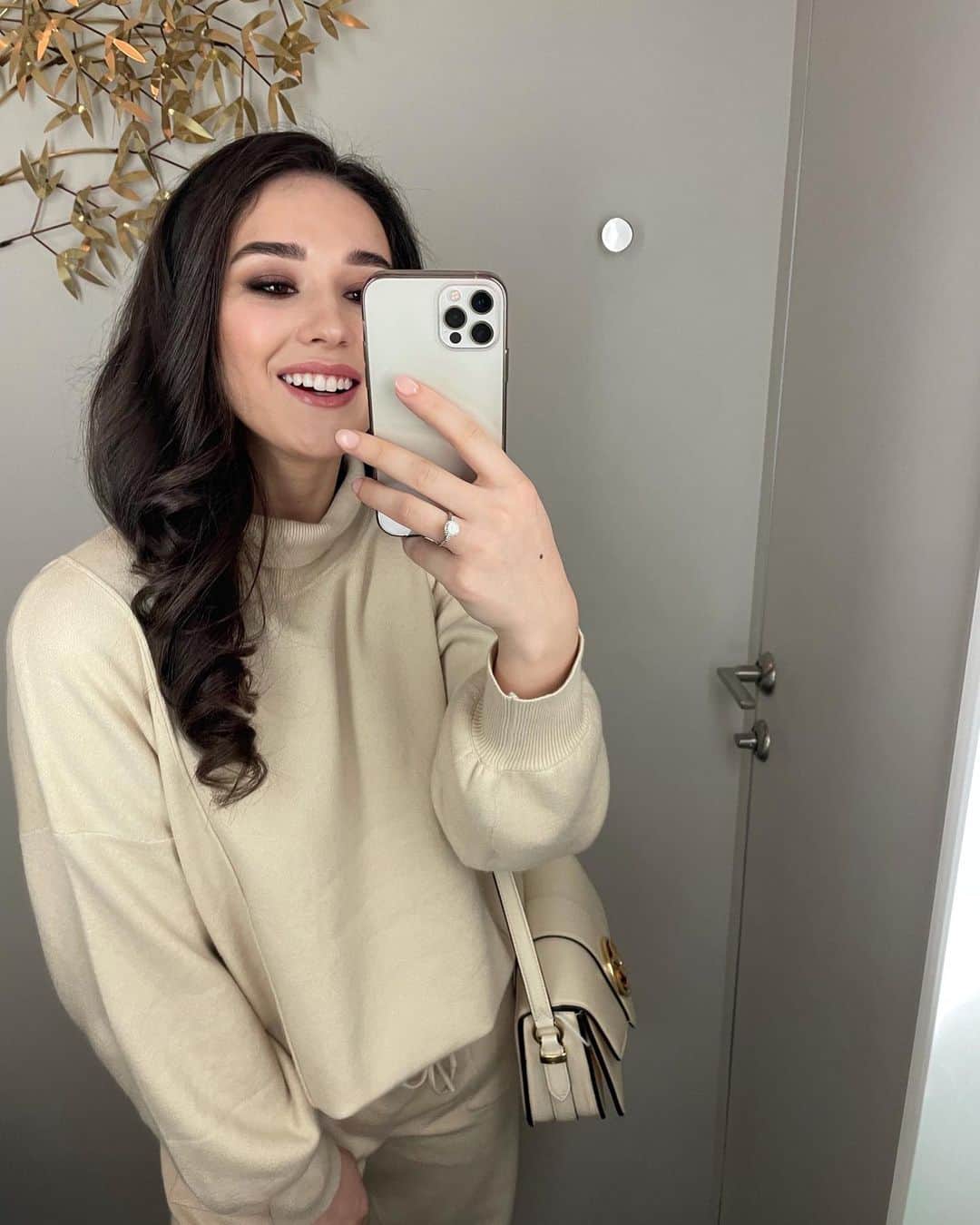 アッラ・ロボダのインスタグラム：「🤍」
