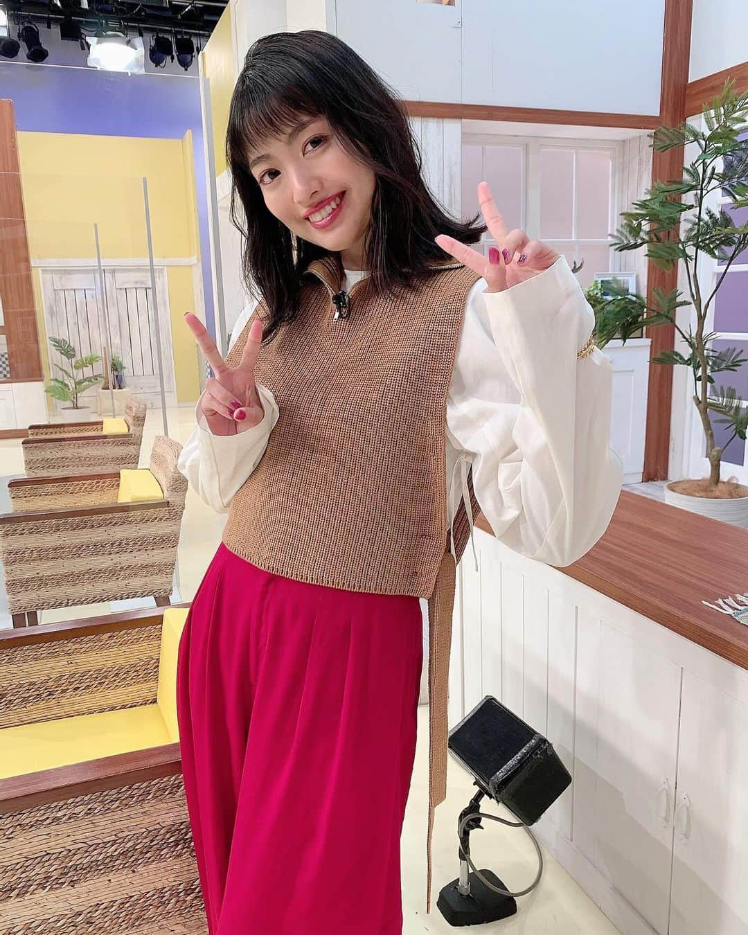 北原里英さんのインスタグラム写真 - (北原里英Instagram)「💊 明日の朝は CBC系列📺健康カプセル！ゲンキの時間 出演します😌🔥 朝の7時なので早いですがぜひ♡ . . シャツ・ニットベスト @maisonspecial_women パンツ @yee_tyo 靴 @henri.en.vargo ブレスレット @flake_jewelry_official」12月12日 21時43分 - rie_kitahara_3