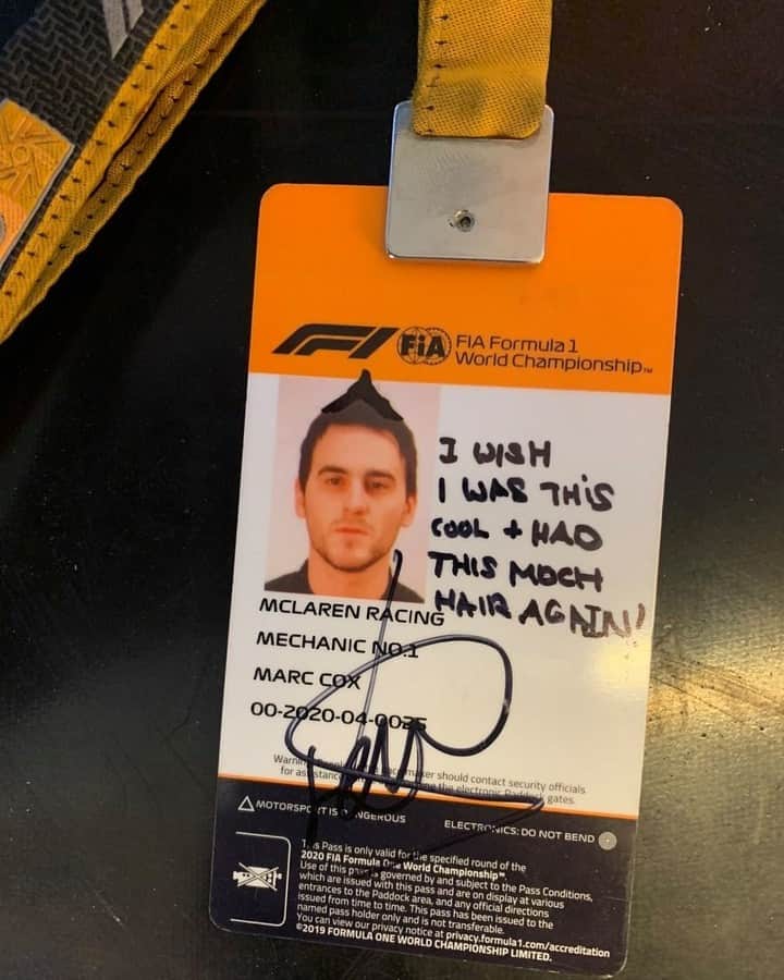 F1さんのインスタグラム写真 - (F1Instagram)「Last race of the season... so @landonorris decided to 'autograph' some of his colleages' passes 😂✍️  #F1 #Formula1 #AbuDhabiGP #McLaren @mclaren」12月12日 21時55分 - f1