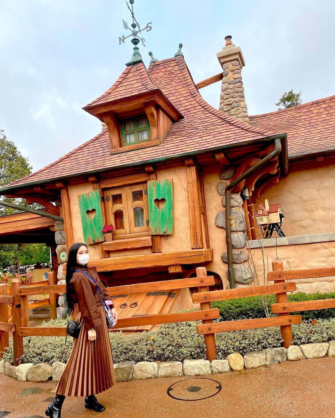 のインスタグラム：「🏠❤️🏠❤️🏠❤️🏠❤️🏠❤️ . . . #dancer#voguer#disney#disneyphoto#disneygram #disneyland#tokyodisneyland#tokyodisneyresort #disneyphotography#beautyandthebeast #disneytravel#gucci#guccibag#japan#japanesegirl #houseoforicci#houseoforiccijapan#ayanaoricci」