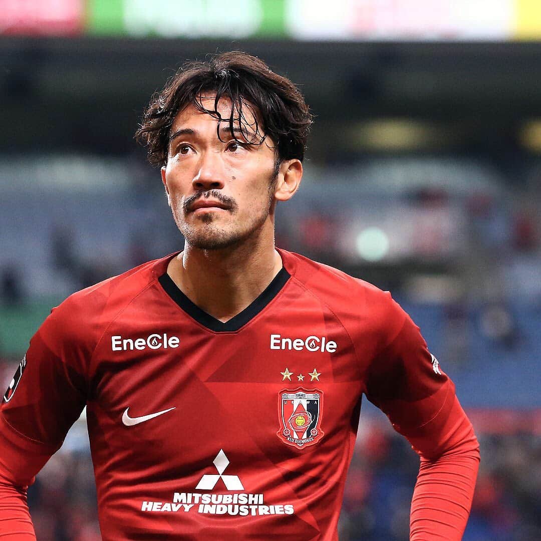 のインスタグラム：「12.12 明治安田生命J1リーグ 第32節 湘南ベルマーレ戦【MATCH PARTNER エネクル】。 74分に交代出場し、今シーズン初出場となった阿部勇樹。 #阿部勇樹 #urawareds #浦和レッズ #wearereds #Jリーグ #サッカー」