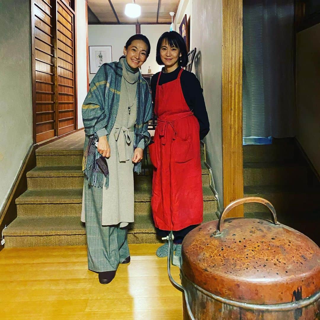 岡田美里さんのインスタグラム写真 - (岡田美里Instagram)「茨城県まで行ったので寄るね…と連絡したら従姉妹がご飯を作ってくれたー。 おばあちゃんち、懐かしい。 @miharu.cafemiharu」12月12日 21時58分 - millieokada