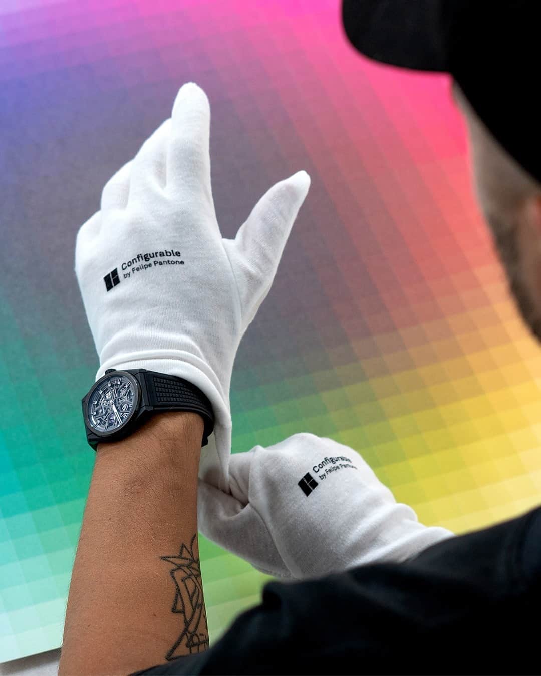 ゼニスのインスタグラム：「#FelipePantone: A chromatic, high-frequency collaboration is born.  As an artist who grew up during the dawn of the digital revolution, when the physical world was being rendered into the nascent virtual dimension,  @FelipePantone brings design elements from the intangible digital realm into the real world.」