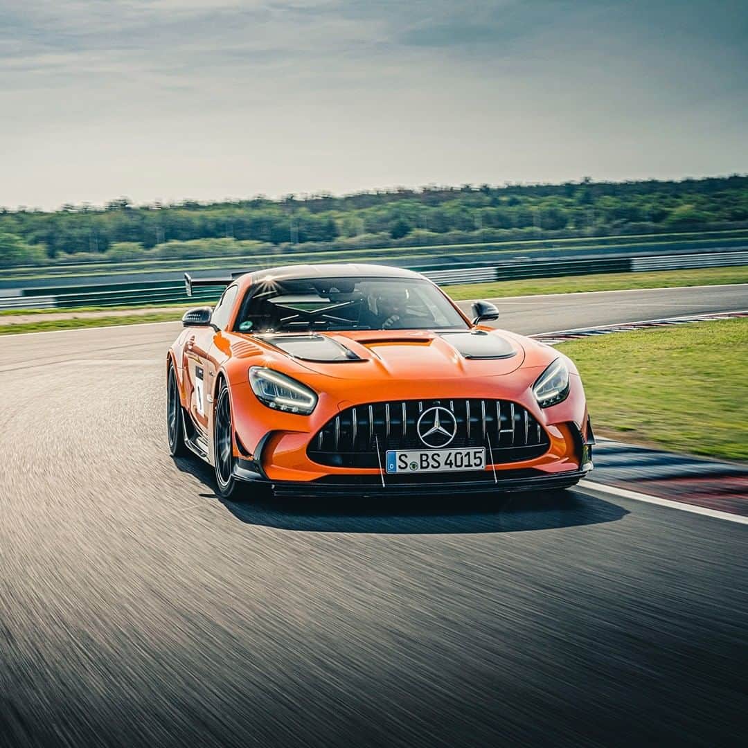 Mercedes AMGさんのインスタグラム写真 - (Mercedes AMGInstagram)「Maximize your #drivingperformance on some of motorsport's most famous grand prix circuits this summer. Book your exclusive AMG racetrack-training now and drive like you’ve never driven before. amg4.me/Experiences_01  #MercedesAMG #WorldsFastestFamily #AMGexperiences」12月12日 22時00分 - mercedesamg