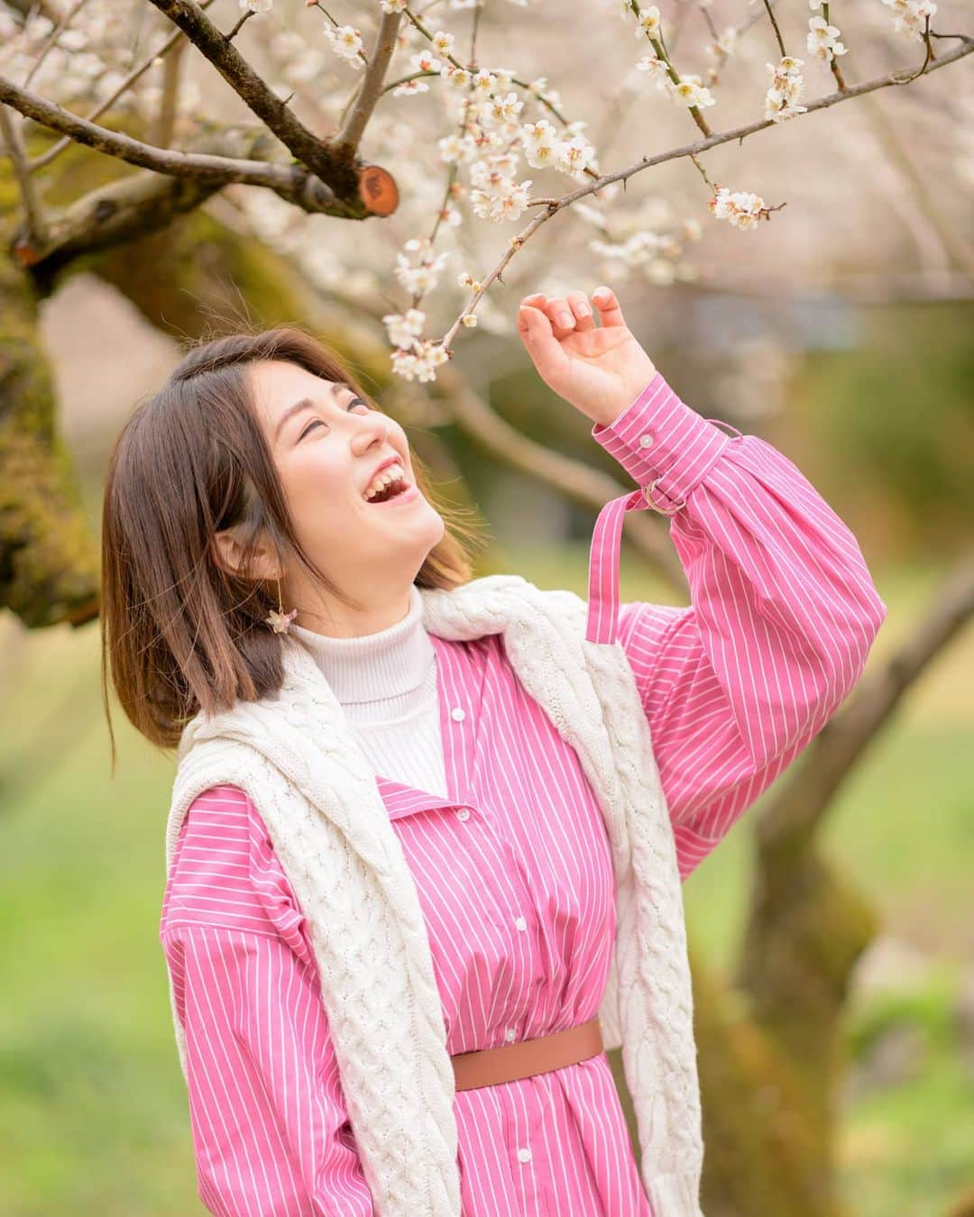 斎藤みどりさんのインスタグラム写真 - (斎藤みどりInstagram)「花を見て笑う喜び💮 * 毎日あっという間ですね。 * * #越生 #埼玉観光 #梅 #お花見 #春 #spring #photography #shooting #japanesegirl #portrait_shots #ポートレート #ポートレートしま専科 #写真好きな人と繋がりたい  #被写体 #モデル #レースクイーン #元気 #笑顔 #love #lacequeen #instalove #instapic #follow #tagsforlikes #좋아요환영 #귀여워 #粉我 #我的最愛 #赞」12月12日 22時01分 - midori31100