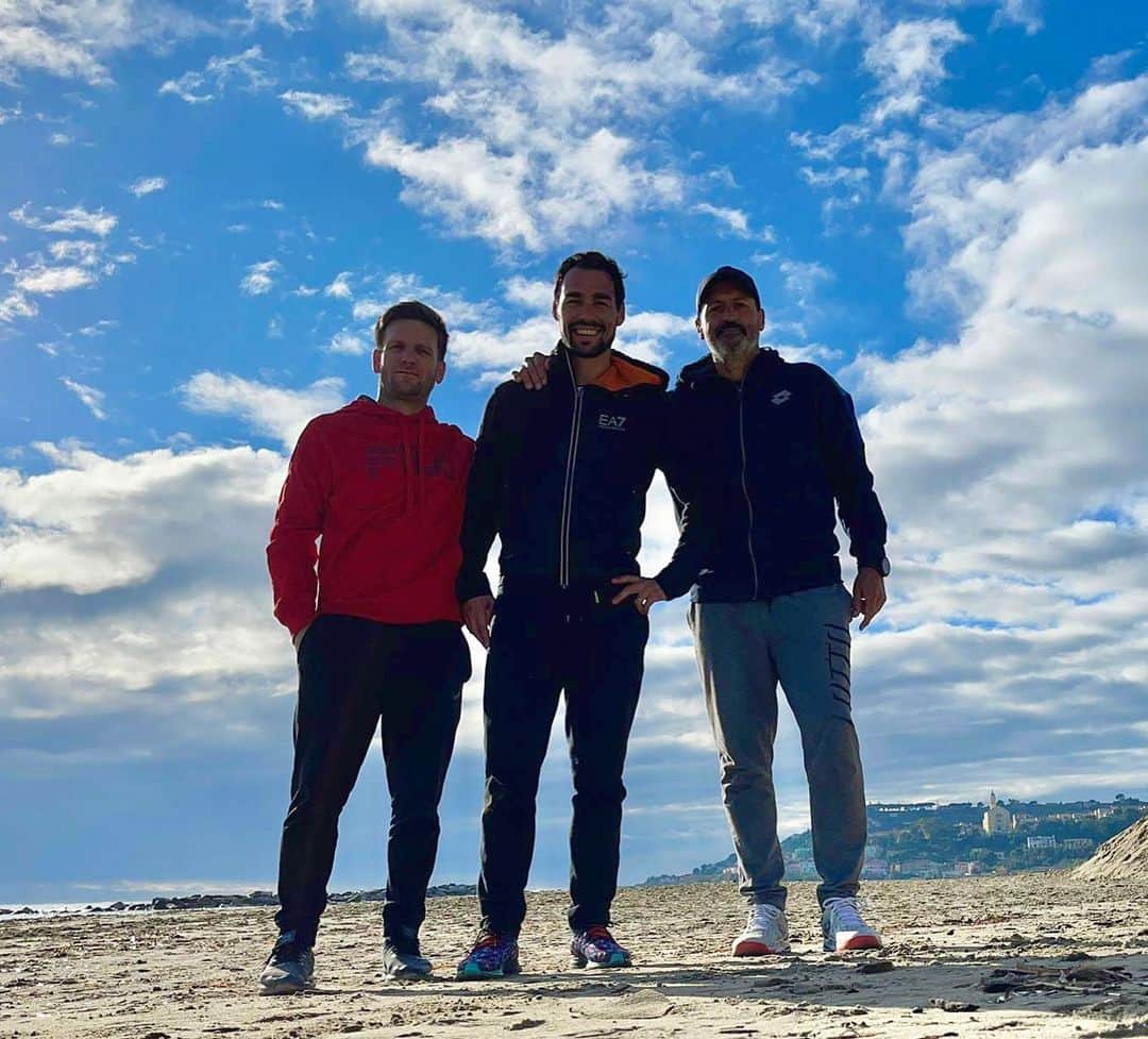 ファビオ・フォニーニのインスタグラム：「Team life ⛅️🌊🏃‍♂️💪 #teamwork」