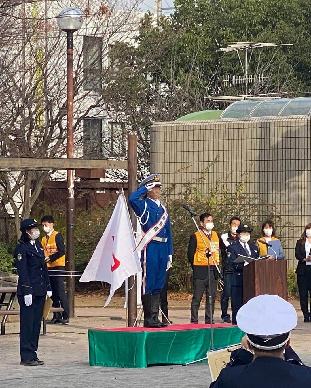 大儀見優季さんのインスタグラム写真 - (大儀見優季Instagram)「厚木警察署一日警察署長を務めさせて頂きました。  これから年末年始にかけて交通量や人の行き来がさらに多くなりうることが予想されると思います。  感染予防対策、ソーシャルディスタンスを保ちながら、交通部隊の皆さん含む市民の皆さんが安心・安全に過ごせるようご自身の健康に注意を払い、こんな時こそ笑顔を絶やさず、いつもより時間に余裕を持って行動し、年末年始を交通事故ZEROで過ごせるよう、共により良い街づくりに貢献していけるようベストを尽くしていきましょう！  市民の皆さん、十分な睡眠を取り、身体に良いものを食べ、良識の範囲内で遊び楽しむことを忘れず、心身ともに良い健康状態を作っていくことが、運転中や歩行時の安全につながると思います。  「自分は大丈夫」とは思わずに、何が起きてもとっさに対応できる準備を心がけるとともに、周りの皆さんへの思いやりと配慮の心を忘れずに行動していきましょう！  #一日警察署長 #厚木警察署 #言いたかったこと言えなかったからここで言います #激励の言葉パニック #そんな失敗もあるさ」12月12日 22時07分 - yuki_nagasato