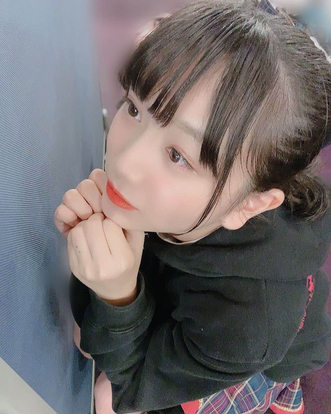 村田万葉のインスタグラム：「・ ポニーテールすると必ず福耳って言われます🧏‍♀️🧏‍♀️ ・ ・ ・ #ポニーテール #福耳 #アイドル #dela #村田万葉」