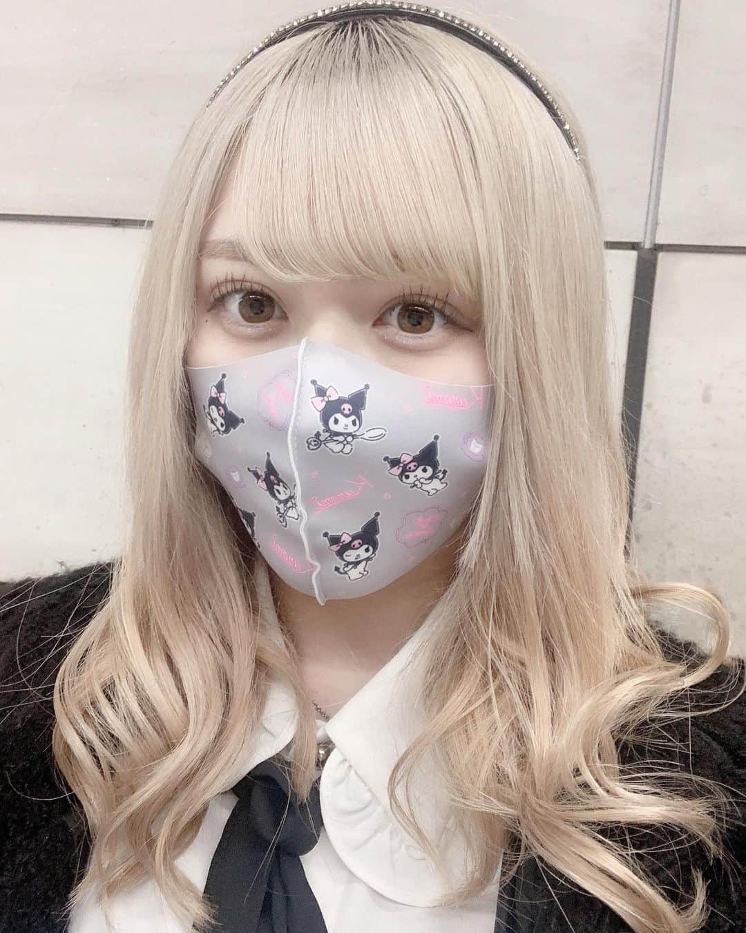 兼次桜菜さんのインスタグラム写真 - (兼次桜菜Instagram)「クロミちゃんマスク可愛くない？😈🖤」12月12日 22時15分 - kaneshisana