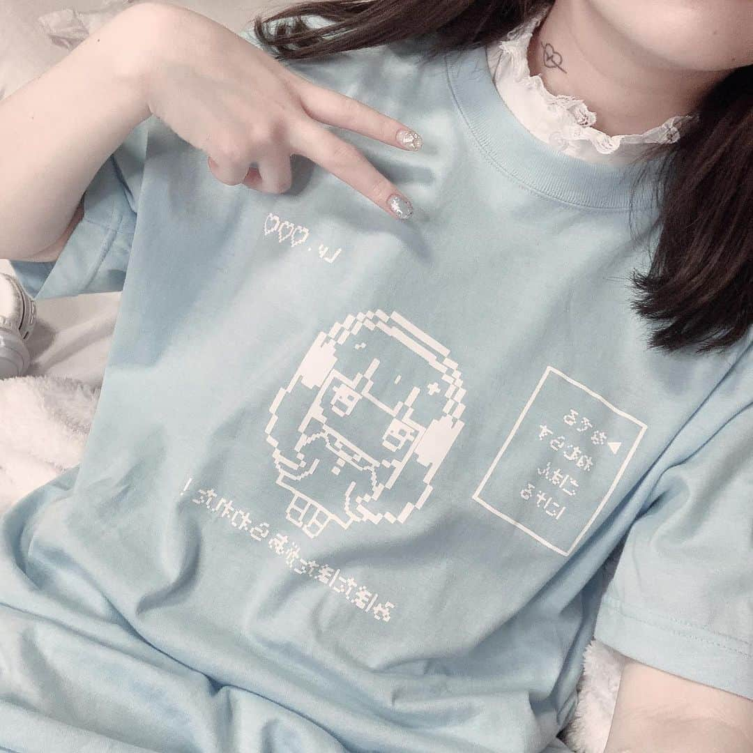 みぽたぽたさんのインスタグラム写真 - (みぽたぽたInstagram)「みぽたぽたグッズ発売しました❄️ Tシャツとミラーとステッカーの3種類🙆🏻‍♂️次の投稿でミラーとステッカーの写真載せる✿︎ プロフィールに貼ってるURLから買えるよう🙈 販売期間は12/11-12/25 19:00なのでおはやめに、、！」12月12日 22時26分 - mipochan.jp