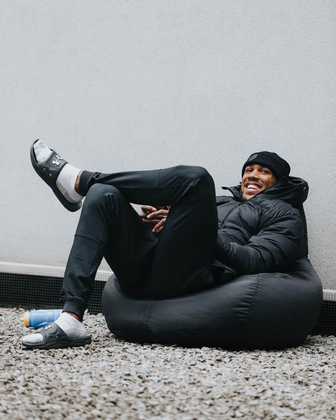 アンソニー・ジョシュアのインスタグラム：「Chilly but chilled 🌬」