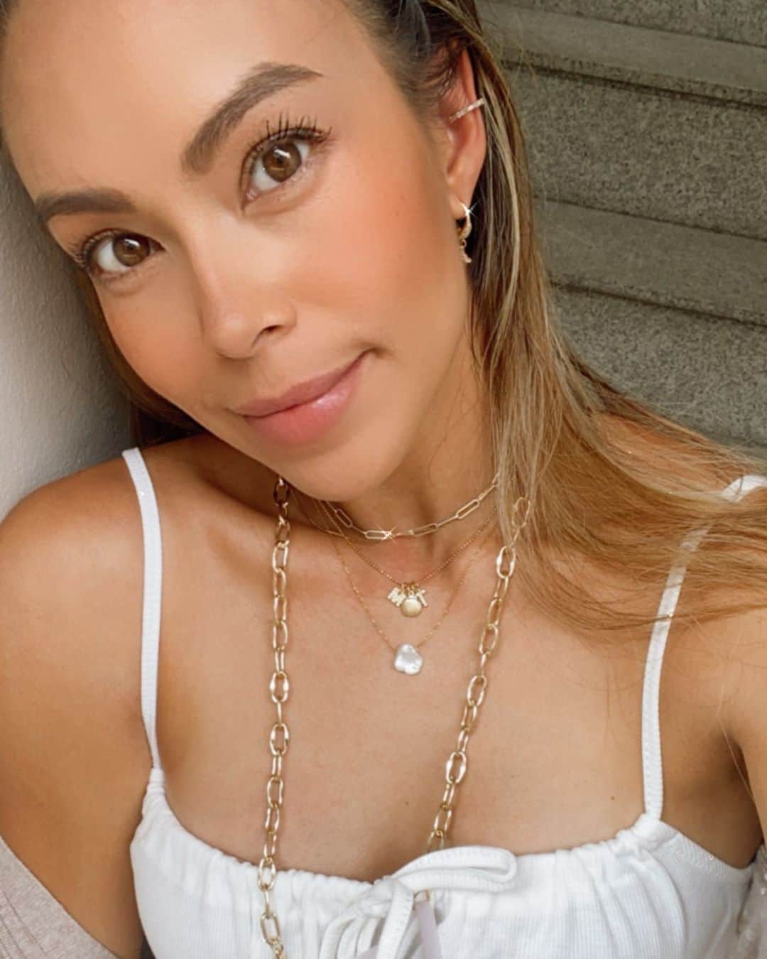 タヤ・ロジャースさんのインスタグラム写真 - (タヤ・ロジャースInstagram)「The holidays are coming up quick so I’ve been putting together little gift guides for you 🎄🎁💕 I get so many comments on my jewelry I decided to start with a Small Business Guide featuring some of my favorite jewelry shops- just click on the guide icon in my profile to check it out 😘  Christmas จะถึงแล้ว ใครยัง shop ไม่เสร็จไปดู guide ใน profile ของเทย่าได้เลยค่ะ 😉🎁💕」12月12日 22時33分 - tayastarling
