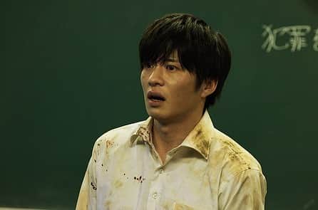 のインスタグラム：「【あと1時間。】  　／ ／ #先生を消す方程式。 第７話放送まで #あと30分 ＼ 　＼  最終章突入！蘇った義澤経男(#田中圭)は、 生徒たちに復讐を果たすのでしょうか。  それとも、またあの授業がきけるのでしょうか。  そもそも義経は、生きているのか？死んでいるのか？ お見逃しなく。  #せんけす」