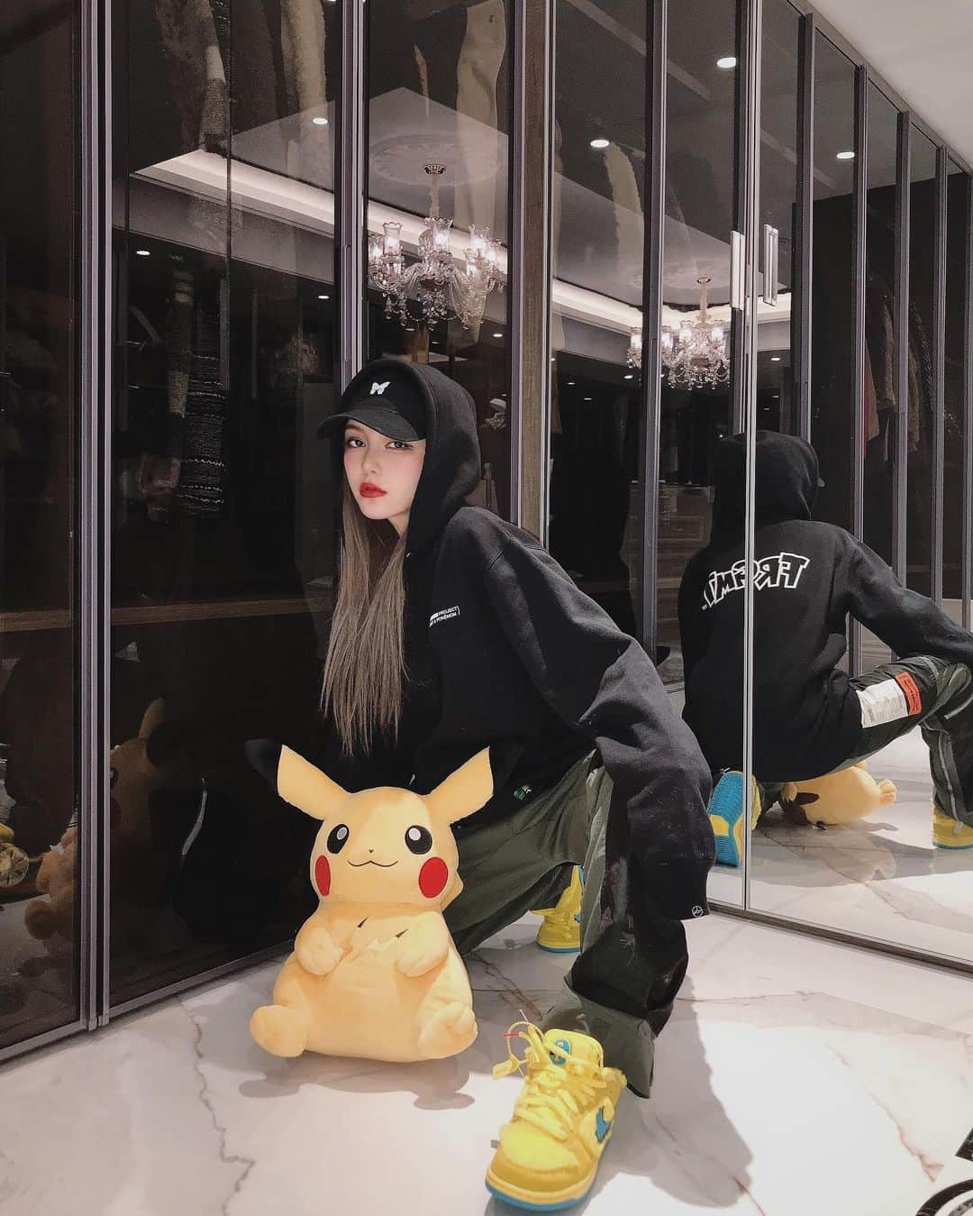 Grace Chowのインスタグラム：「#Pokémon X #FRGMT  裤子都没换也是挺懒～」
