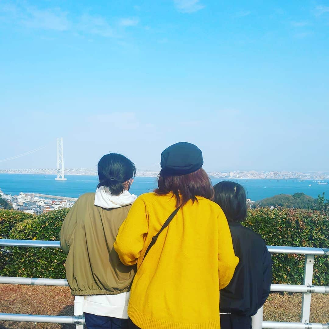 aaa_hal_smile_555のインスタグラム：「* * #淡路島 旅行中 * * #淡路島観光  #楽しすぎる #親子 #双子 * #ニジゲンノモリ #ゴジラ迎撃作戦  #クレヨンしんちゃん #アスレチック #海鮮丼 #逆バンジー」