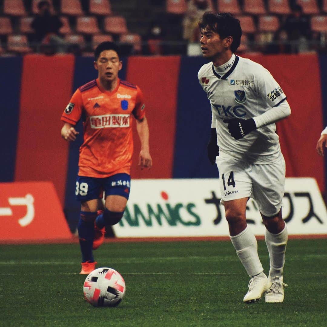 栃木SCさんのインスタグラム写真 - (栃木SCInstagram)「. 【GAME PHOTO】 . ▽AWAY GAME  12/2 vsアルビレックス新潟 . ▽SCORE 新潟 2-2 栃木 . ▽SCORER 41分 中島元彦(新潟) 47分 矢野貴章(栃木) 51分 森俊貴(栃木) 90分 シルビーニョ(新潟) . ▽STARTING LINEUP GK 22 #塩田仁史 DF 33 #黒﨑隼人 DF 4 #髙杉亮太 DF 30 #田代雅也 MF 18 #森俊貴 MF 25 #佐藤祥 MF 14 #西谷優希 MF 15 #溝渕雄志 FW 8 #明本考浩 FW 9 #エスクデロ競飛王 FW 17 #山本廉 . ▽SUBMEMBER GK 1 #川田修平 DF 35 #池庭諒耶 DF 6 #瀬川和樹 MF 5 #岩間雄大 FW 19 #大島康樹 FW 34 #有馬幸太郎 FW 29 #矢野貴章 . . KEEP MOVING FORWARD . #栃木SC #全員戦力 #jleague #Jリーグ #サッカー .」12月12日 22時55分 - tochigisc_official