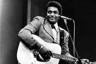 ビリー・レイ・サイラスのインスタグラム：「Charley Pride opened the door for so many including me. He took down walls and barriers meant to divide. He became a bridge of music for music lovers who found they had way more in common than they had different. And rules and stereotypes meant to separate were taken down and opened up to the free will of the artist and fan to become one in harmony and song.」