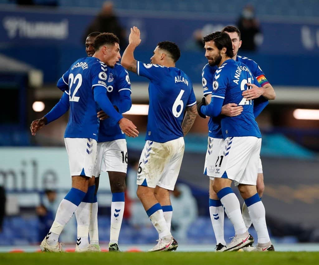 アンドレ・ゴメスのインスタグラム：「🔵 Amazing feeling having you at the stands. We are stronger with you!  Big win on this special night. Let’s enjoy it 💪🏻 #COYB @everton」