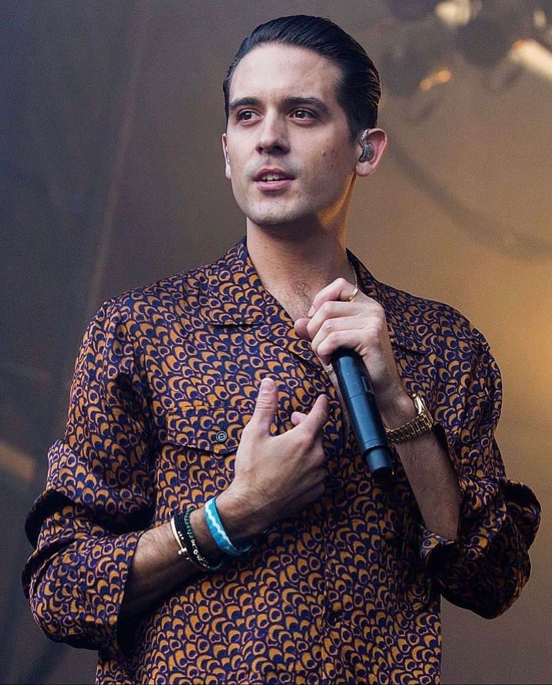 G-Eazyのインスタグラム：「I MISS SHOWS 😢 Can’t wait for the 22nd. Link in my bio for tickets to the WIDO and TB&D stream shows」