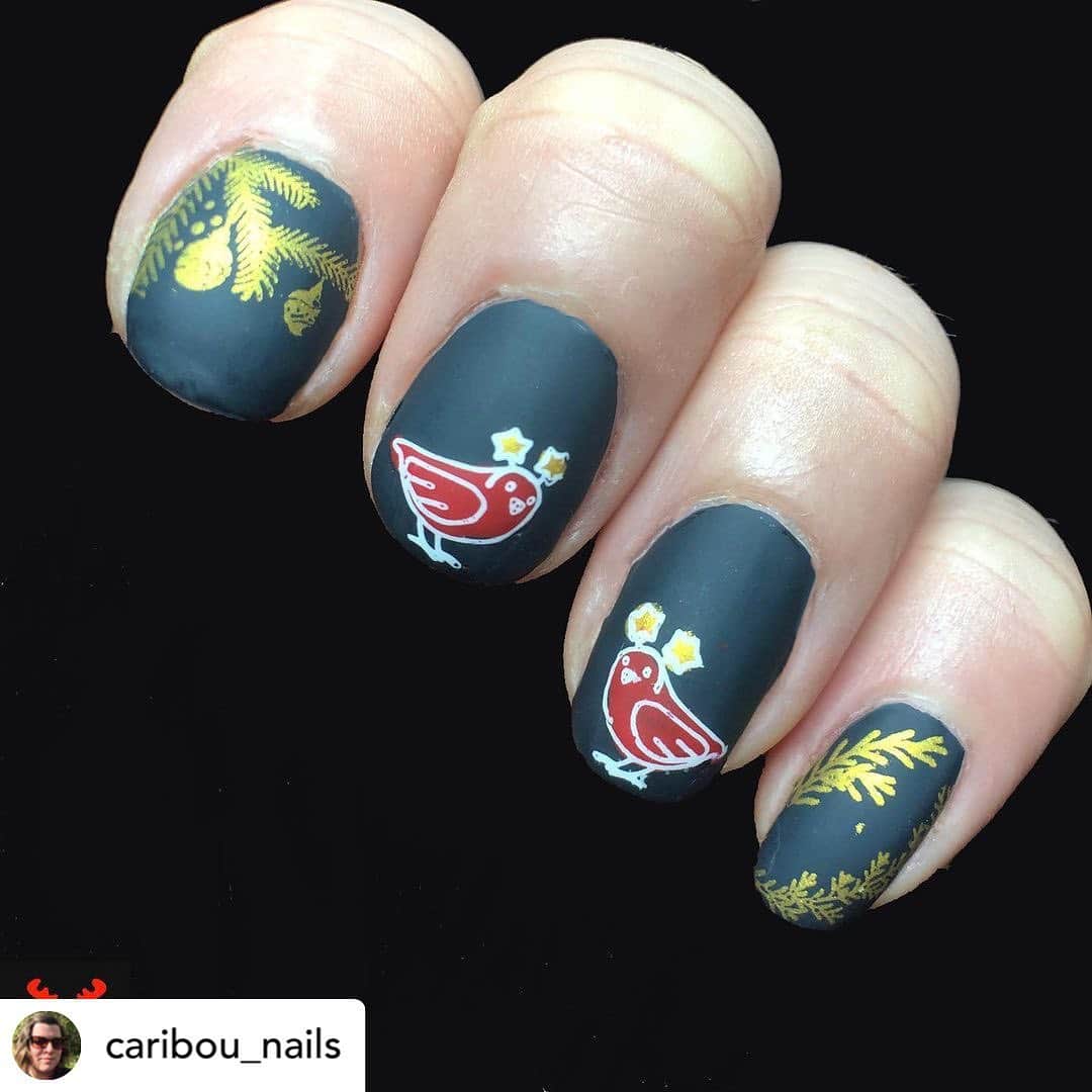 Nail Designsさんのインスタグラム写真 - (Nail DesignsInstagram)「Credit • @caribou_nails Bonjour!   Sooo my cardinal is undercover for Santa and disguised himself as a dove, he just forgot to change his feathers color... 🎅    #dnchallengedecember from @dimensionnails   • • • @orly Defense  Matte top coat • @colorclubnaillacquer  Oh my goth  • @moyou_london  Plate noel 03 • @whatsupnails  Blanc my mind Plate A013 QDTC  • @bornprettystore Red stamping polish  @nicolediaryofficial Gold stamping polish ND-04  Save 10% MBM10  • • •  #cardinalbird #greypolish #nailsofinstagram #mattenails #redcardinal #xmasnails #bornprettystamping #whatsupnails #colorclub #ohmygoth #bornprettystore #orly #nails #nailsofinsta #moyoulondon #naturalnails #nailcolor #santasbird #nailsnailsnails #shortnails #darknails #perfectnails #explorepage #repost #nailpromote #nailitdaily #nailspafeature #caribounails #beyondxpolishparty」12月13日 8時36分 - nailartfeature