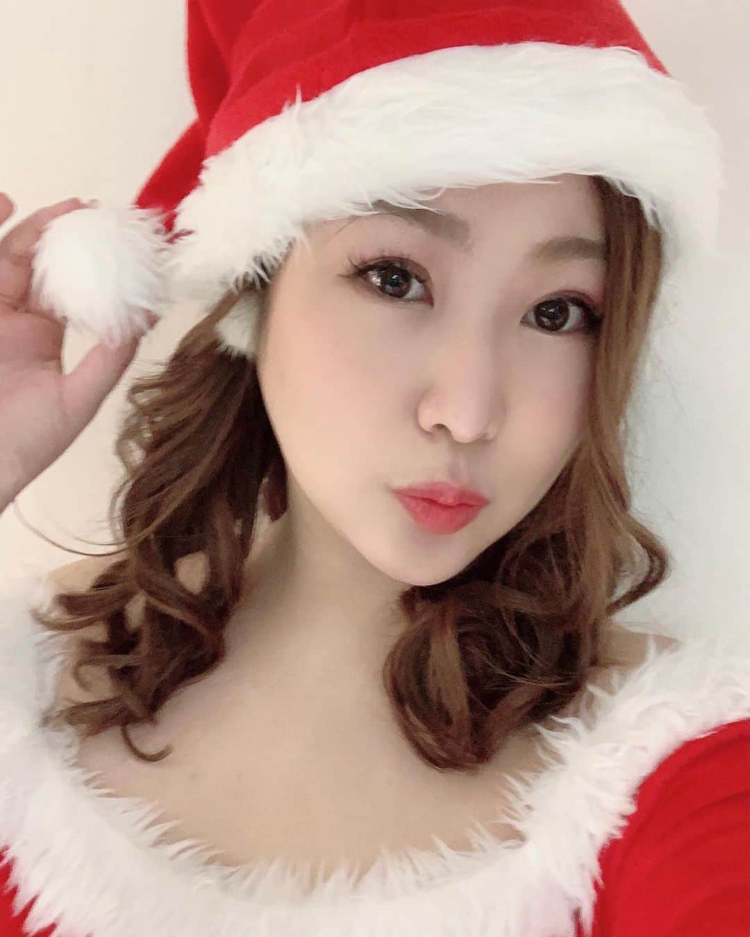 春野ゆりかのインスタグラム：「本日！12/13（日）12:20〜（開場12:00） 新宿グラムシュタインにて！  #あずましふみか生誕祭　に出演します❤️ アイドルなイベントは初めてでドキドキ💕  ↓行き方はこちら💁‍♀️ pladox.com/access-sp/  当日来れない方、遠方の方のために❣️ リアルタイムじゃなくても観れるのでよかったらこちらから見てね💕  ツイキャス配信 https://twitcasting.tv/musicacorda/shopcart/42218 備考欄にリリたんって書いて下さい❣️  #＝Love さんの　#僕らの制服クリスマス　をぴったりの今な季節に　#市井紗耶香アイドルオーディション セミファイナルで一緒に頑張った #ゆあすた　の3名でパフォーマンスします❣️ 青春のキュンキュンを思い出しちゃう素敵な時間になると思います❣️ 皆さんにクリスマスをお届け💕  そして、ミュージカルは初めて❣️という方に親しんでもらえるような #リリたん　 のミュージカルソングにも注目です❤️ クリスマスにちなんだミュージカルの曲も歌うので、そちらも楽しみに❣️  当日予約なしでも大歓迎なのでぜひお時間ある方は💕 サイン付きチェキなどの物販もありますよ❤️  ぜひお待ちしてます💕」