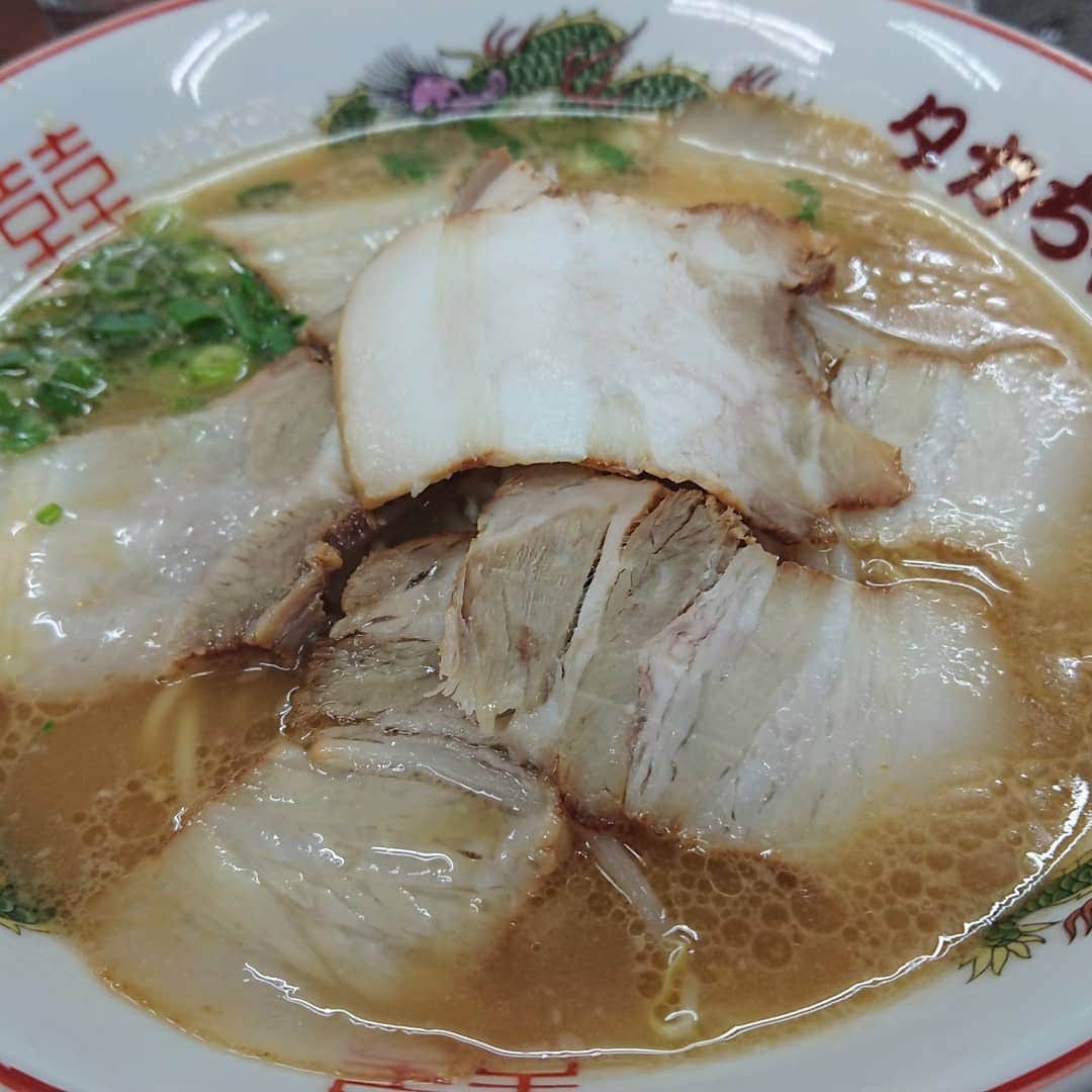佐藤大さんのインスタグラム写真 - (佐藤大Instagram)「大将のパンチパーマの決まり方が文化財レベルの「タカちゃん」は焼き肉も最高ですがラーメンも文化財レベルです。このお店はテンション上がります。 #広島グルメ  #タカちゃん #パンチパーマ」12月13日 9時08分 - satodaidaidai