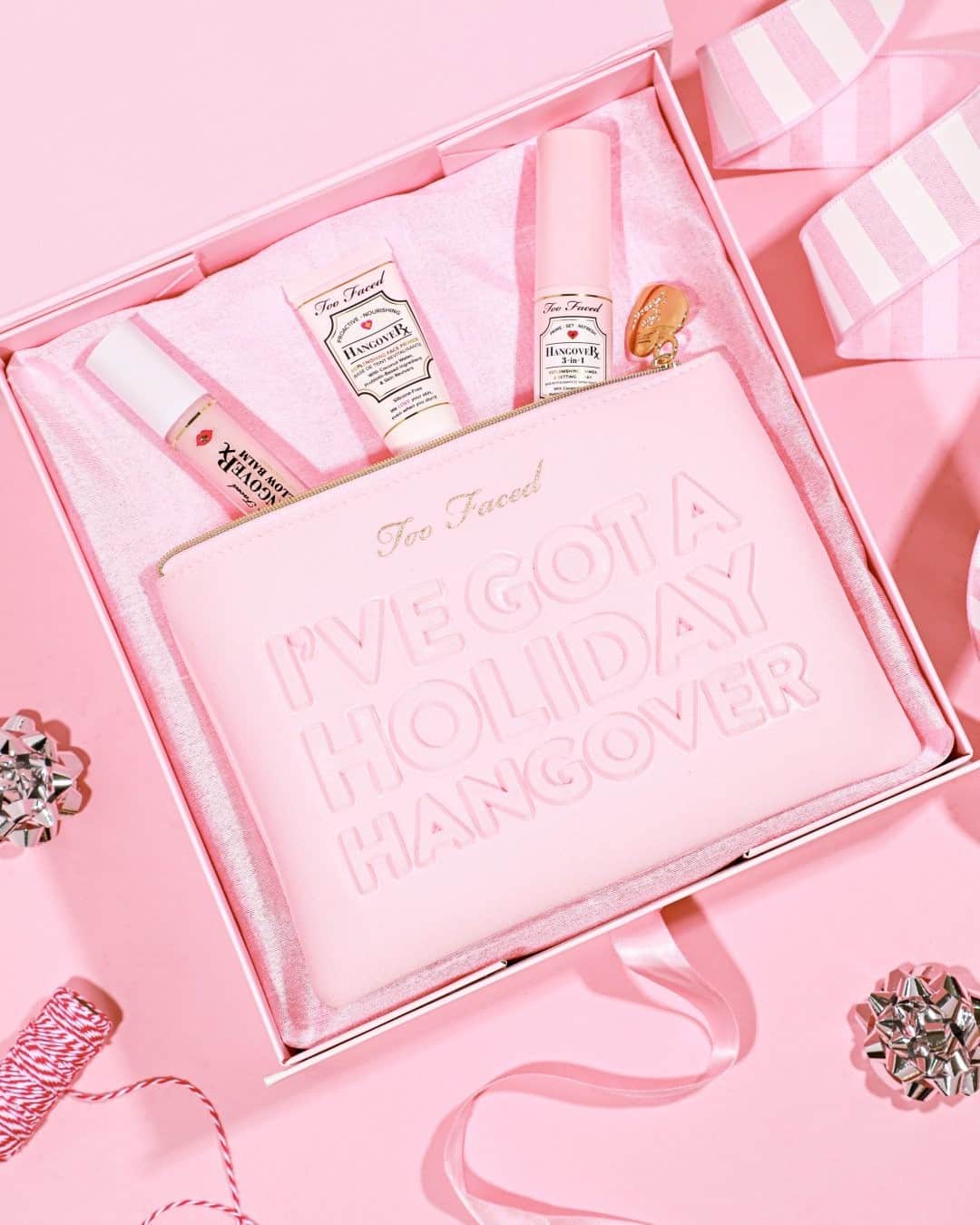 のインスタグラム：「Give the 🎁 of hydration this Christmas! Everything in our Holiday Hangover Set is infused with Hangover's signature hydrating coconut water & skin-loving ingredients. 💦 #tfhangover #toofaced」