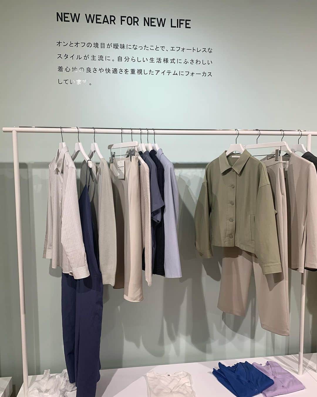 喜田彩子さんのインスタグラム写真 - (喜田彩子Instagram)「﻿ ﻿ UNIQLO 2021 Spring&Summer collection﻿ @uniqlo ﻿ ﻿ 春カラーが沢山🌸﻿ 大人なグレイッシュカラーが多くて、とても可愛かったよ！﻿ ﻿ この1年で、私達の生活はガラリと変わり、必要なもの選ぶものも凄く変わりましたよね。﻿ お洋服選びもその内の一つ。﻿ ﻿ ☑︎シワになりにくく﻿ ☑︎おうちで簡単にお洗濯出来る﻿ ☑︎着心地が良い﻿ など、新しい生活様式に変わった、今の私達の生活にあったアイテムに感動しました✨﻿ ﻿ おうちでリラックス出来つつ、リモートワークやきちんと感もあるお洋服...これから冬本番ですが、気持ちは春服♡♡﻿ ﻿ ﻿ @uniqlo_ginza @uniqlo_with ﻿ #ユニクロニット部 #ユニクロニット族 #ニットコーデ #上下ユニクロ部 #ユニクロ購入品 #uniqloコーデ #uniqlo2021ss #2021ss #uniqlo #uniqlo_tokyo #uniqloginza #2021ss展示会 #ユニクロ #ユニクロ東京 #ユニクロニット部 #ユニクロ銀座 #ユニクロ新作 #ユニクロコーデ #ユニクロきれいめ部 #ユニクロユー﻿ ﻿」12月13日 9時10分 - ayacokida
