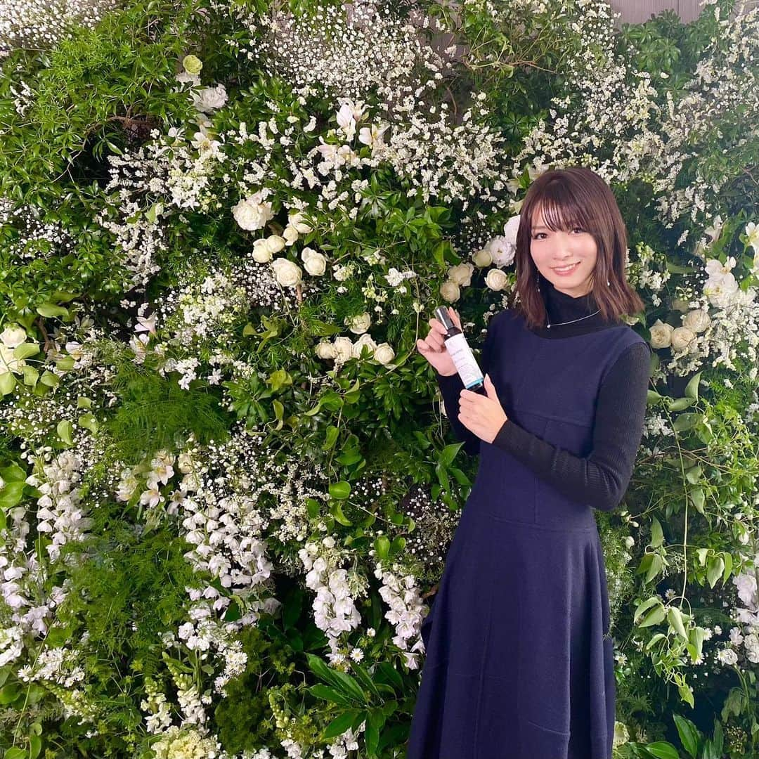 中谷あすみさんのインスタグラム写真 - (中谷あすみInstagram)「先日アルコールハンドスプレー「Mistgram60」の発売記念イベントにお招き頂き参加してきました💐  日本酒 大吟醸が配合されたスプレーで普通のアルコールスプレーとはちがいお肌に優しく保湿されるそうです。  実際お試しさせていただいたのですが、アルコールの臭いはなく柑橘系ぽい良い香りでした！！ 見た目もシンプルにオシャレで持ち歩きやすいサイズ感✨ 私は結構アルコール消毒で手荒れをしたのでこういうの嬉しい😆  公式オンラインショップまたは福岡県、熊本県のドラッグストアで販売するそうなのでチェックしてみてね👍  #Mistgram60#アルコールスプレー#保湿#日本酒#ユーピーエス#美少年酒造#ハンドケア#アルコール消毒#pr」12月13日 9時25分 - asumi_naa