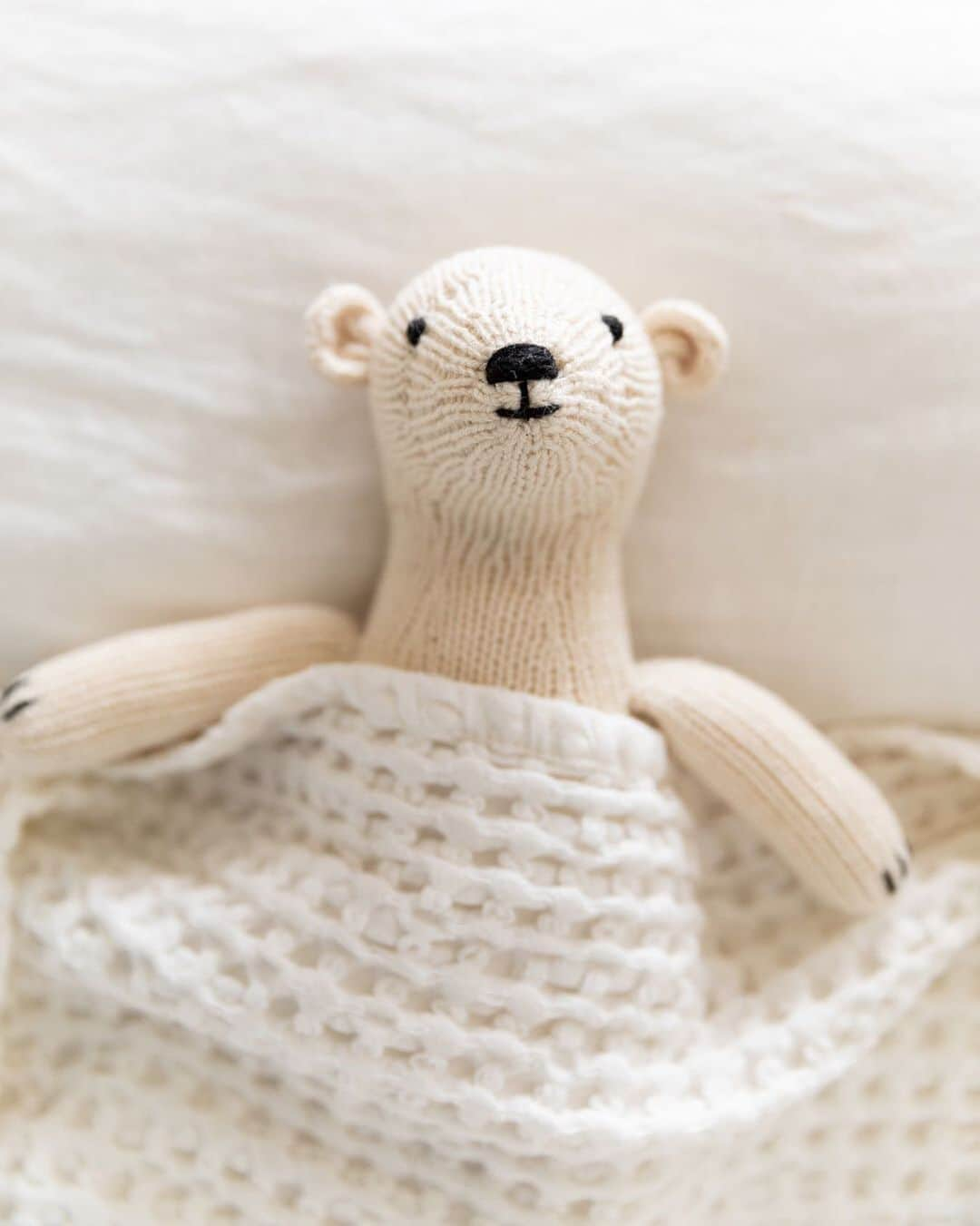 The Little Marketさんのインスタグラム写真 - (The Little MarketInstagram)「Snuggle up with sweet stuffed animals handmade by artisans in Peru. From this cuddly polar bear to unicorns, bunnies, and more, there's a friend for everyone. Shop the collection now at the link in our bio.」12月13日 9時19分 - thelittlemarket