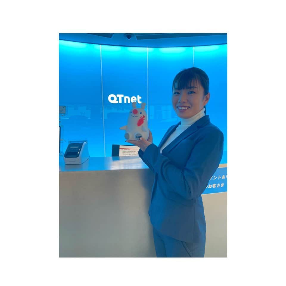 篠原まりあのインスタグラム：「__________** . 今年もサポートしていただいた QTnet 様にご挨拶に行きました .  皆様もQTmobileで 馴染みがあると思います😊  来年はいいご報告ができるように 頑張ります ✊🏼✊🏼 .」