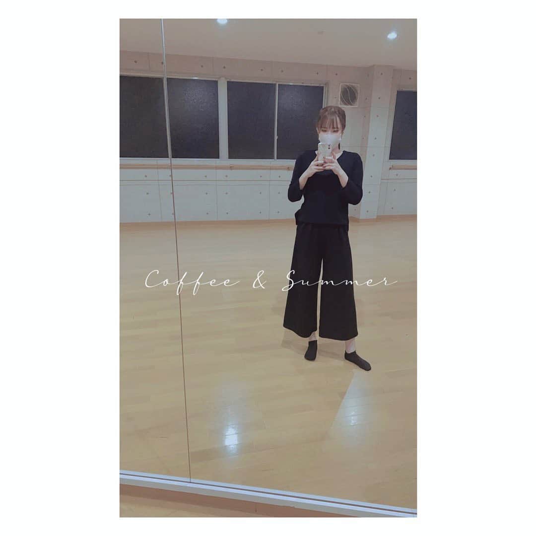 asamiのインスタグラム：「今年も後少し、、﻿ コロナで予定変更多々ありで﻿ ガッツリやり残した﻿ 人生の課題は﻿ 流れに乗って帰ってきた　ｹﾞｯ!(꒪ꇴ꒪ )⚡﻿ ﻿ その真っ最中にはきっと﻿ 『ありがとう』とは﻿ 言えないけど、、﻿ でも俯瞰していると﻿ これからの人生に﻿ 必要な課題だとわかるので﻿ 楽しんでる💜﻿ ﻿ 人それぞれ学びやすい﻿ 理解しやすいタイミングがある﻿ そして、その人の個性でもあり﻿ 人には人の学もある﻿ 楽勝もいれば、苦手もいる﻿ 苦手な人を助ける人のが楽勝の人れば﻿ 助ける事が苦手な人もいる！﻿ 出来る事が個々で違うから﻿ 助け合いができる！！﻿ この世界の仕組み凄いなーと思う🌏﻿ ﻿ あぁの友人は最近得意な事を交換してるよ！﻿ リンパマッサージする代わりに﻿ 貴方の得意交換しませんか？﻿ って❤️﻿ 世の中のお金なくなるって噂あるけど、、﻿ こういう時がきて必要なのは﻿ 自分の特技と大事な仲間かも知れないね❤️﻿ ﻿ 素敵な友人でしょ💜﻿ あぁも時間作って何を交換しょうかな？💕﻿ 　﻿ 最近エアロ熱が底上げしてくるから﻿ おさらいしょうかな　笑﻿ ﻿ ﻿ ﻿ #福岡 #コロナ  #今年もあと少し  #焦らず腐らず諦めず #私は私のままでいい  #課題の分離  #エアロビクス」