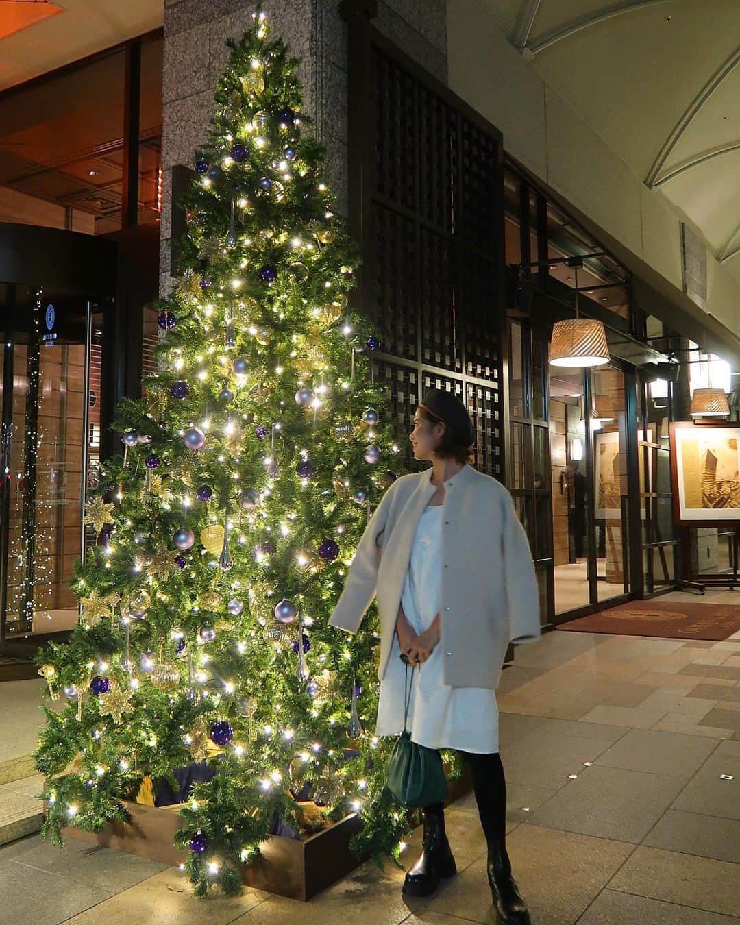 yuiさんのインスタグラム写真 - (yuiInstagram)「. . .クリスマスツリー綺麗だった😍🎄🎁✨ . . White×Green💚🤍のXmasコーデでした🎄🎅  帽子とバックがGreenです💚💚 .  . . #クリスマスコーデ #xmascode #christmascode  #ootd#コーディネート #ジルサンダー#jilsander #hermes#エルメス#ZARA#ザラ#ユニックコーデ」12月13日 9時31分 - yuiram