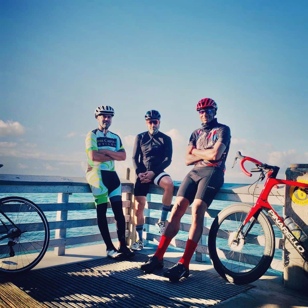レイ・アレンのインスタグラム：「Saturday ride with @michael.j.rose @swalkerwil  @danielazohlman @leezholman @coachb4 #keybiscayne #saturdaygetdown」