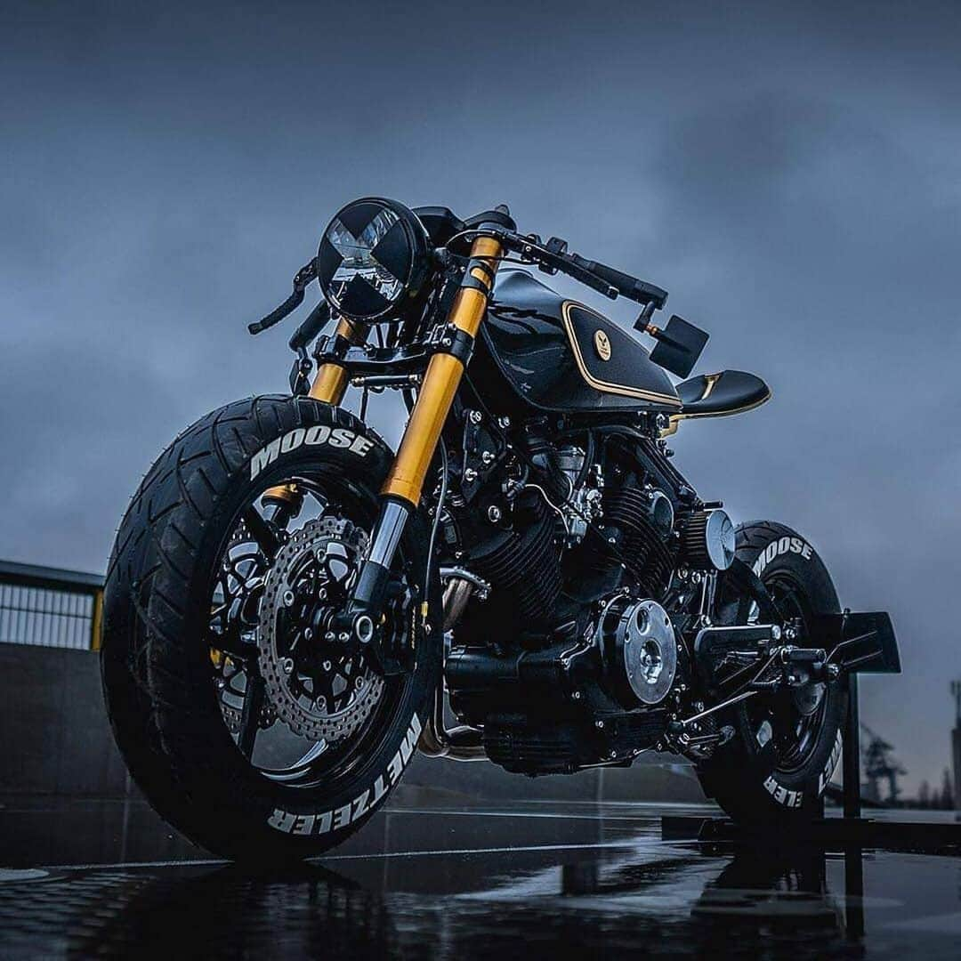 epidemic_motorsさんのインスタグラム写真 - (epidemic_motorsInstagram)「@Yamaha by @moose_motodesign  @mediabeznazwy  #cool #motorcycles #yamaha #XV920 #Virago #caferacer #caferacers #custom #tuning #caferacersociety #caferacerclub #instabike #bike #yamahacaferacers #classicbike #classic #brat #bratstyle #scrambler #bobber #harleydavidson #bikeporn #vintage #vintagebike #show #design #contest #racing #auction #friday」12月13日 0時53分 - epidemic_motors