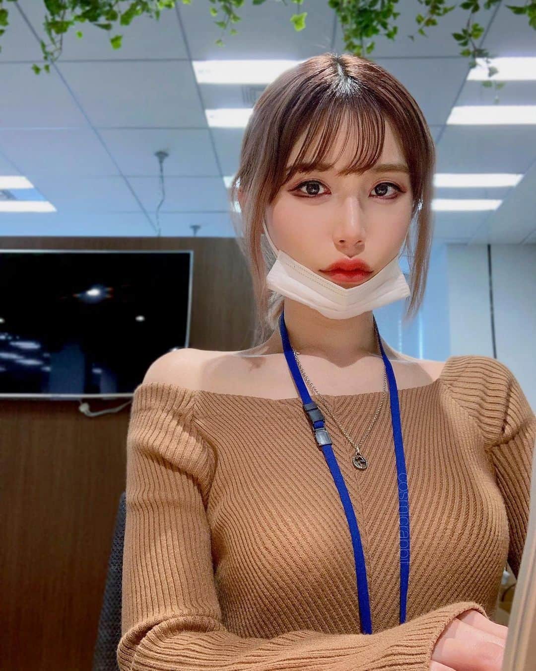 Rabiのインスタグラム：「I'm just tryna live my life. ﻿👩🏻‍💻 .﻿ .﻿ .﻿ .﻿ .﻿ #ol #officewear ﻿ #officewearstyle ﻿ #japanesewomen ﻿ #workinglady ﻿ #asiangirls ﻿ #japanesegirl﻿ #데일리룩﻿ #사무실 #일본　 #도쿄 #긴자　 #일본스냅 　 #도쿄생활　﻿」