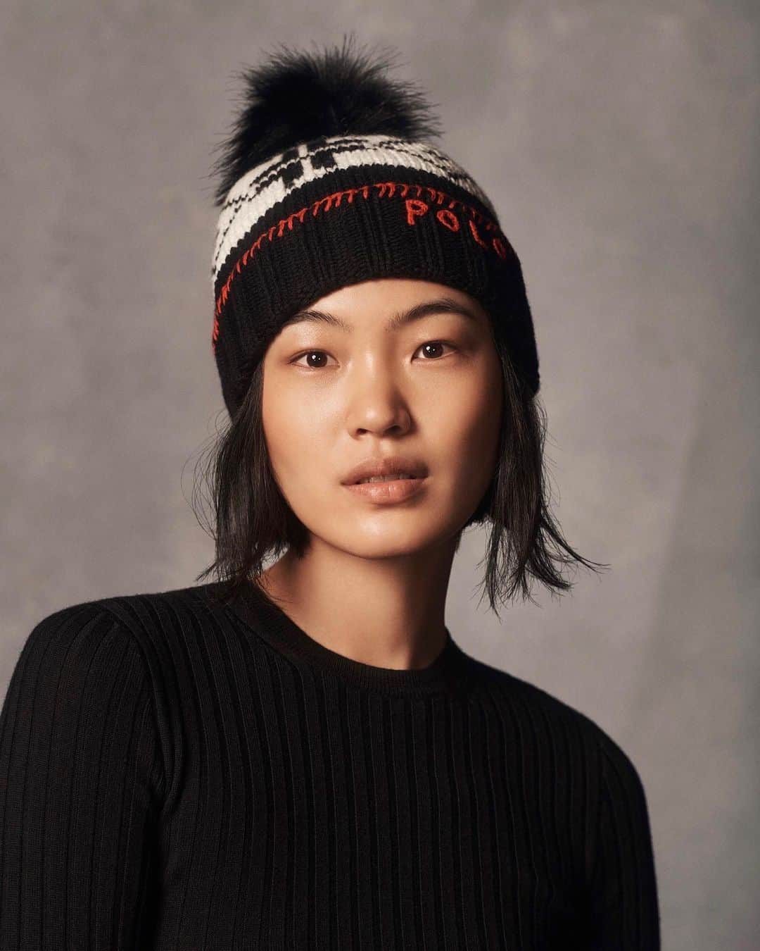 Polo Ralph Laurenさんのインスタグラム写真 - (Polo Ralph LaurenInstagram)「Embroidered with our iconic #PoloRalphLauren logo, the Pom-Pom Beanie adds a festive accent to an all-black ensemble.  Discover more #RLGifts and this season's cold weather essentials via the link in bio.」12月13日 1時08分 - poloralphlauren