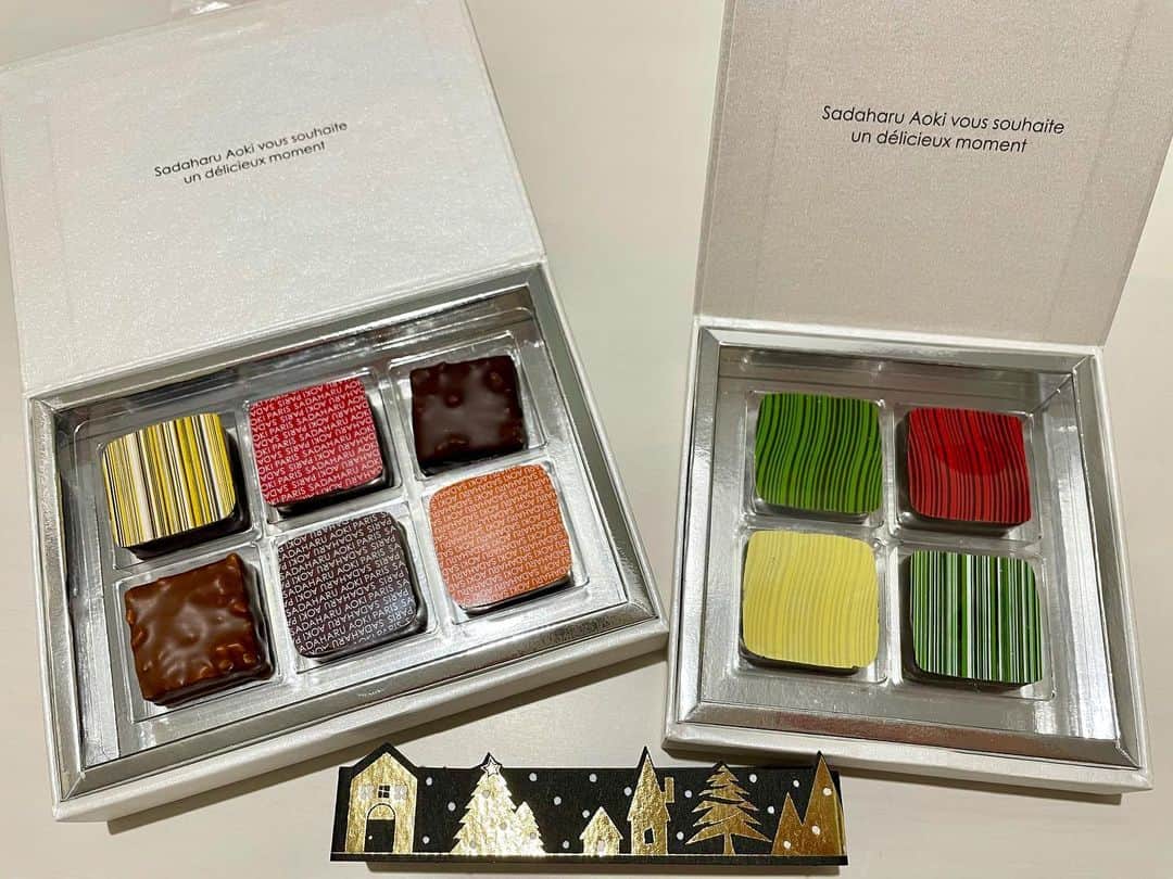 都美のインスタグラム：「#sadaharuaoki #chocolate #christmas 🍫🎄🤍」