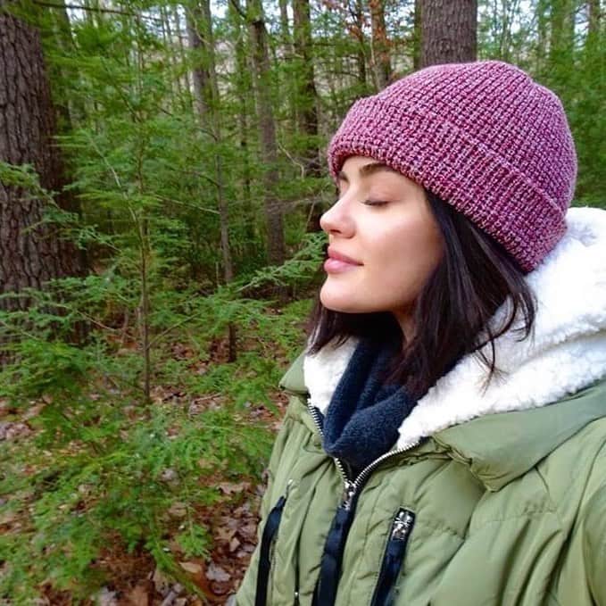 ルーシー・ヘイルのインスタグラム：「As I get ready for the new year, I’m thinking about the choices and experiences that I’ll take with me into 2021. Over a year ago, my doctor and I spoke openly, and she helped me choose Kyleena® (levonorgestrel-releasing intrauterine system) 19.5 mg—and it continues to be the right choice for me. As my IUD journey continues, I hope women continue the conversation and ask questions. I encourage you to check out kyleena.com, and talk to your healthcare professional, like I did. ⁣ ⁣ Rx only. IUD = Intrauterine Device.⁣ Lucy is a Kyleena user and has been compensated for her time. Individual experience may vary. Intended for US audiences only. ⁣ PP-PF-WHC-IUS-US-1119-1」